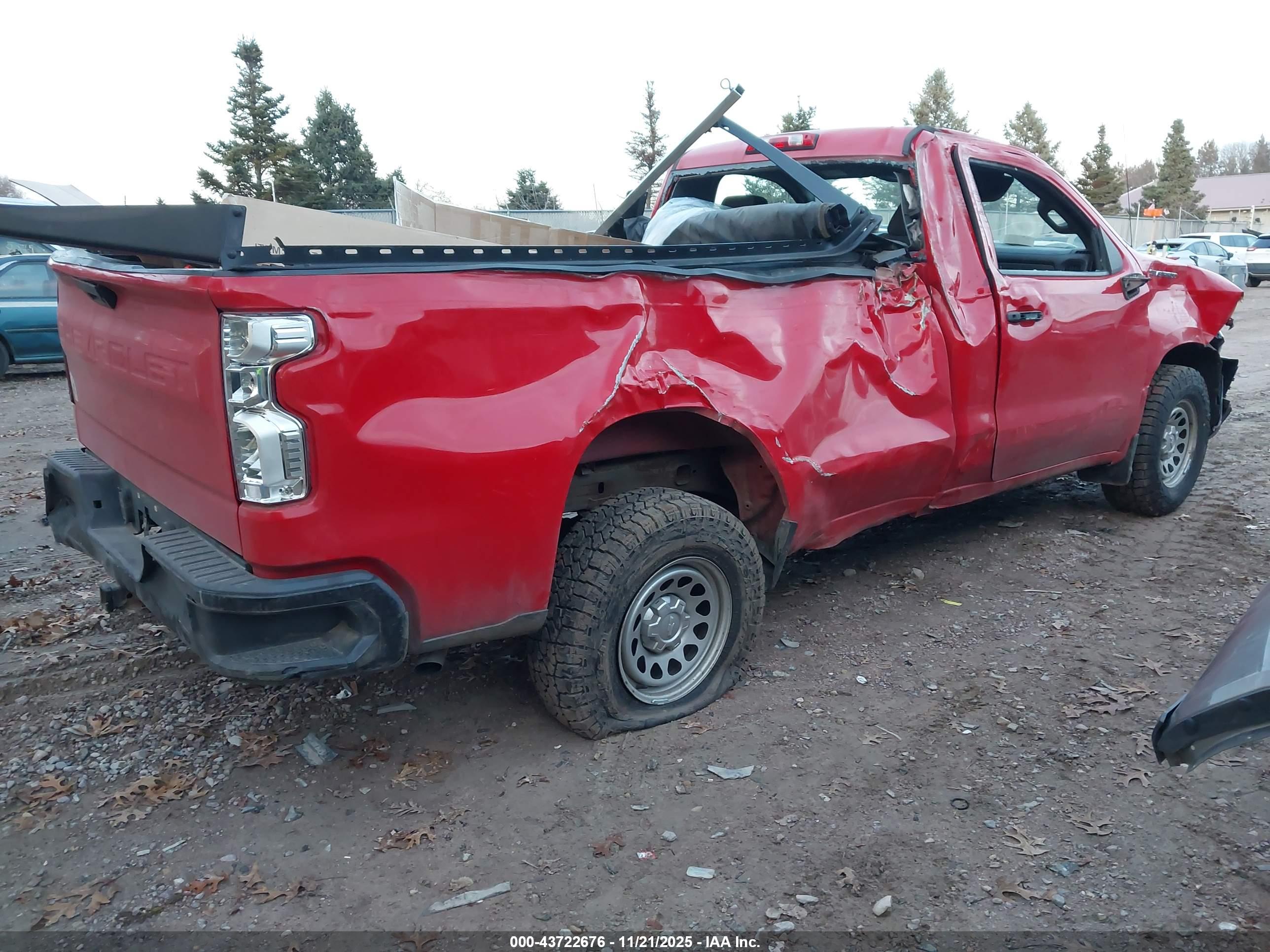 CHEVROLET SILVERADO image 4