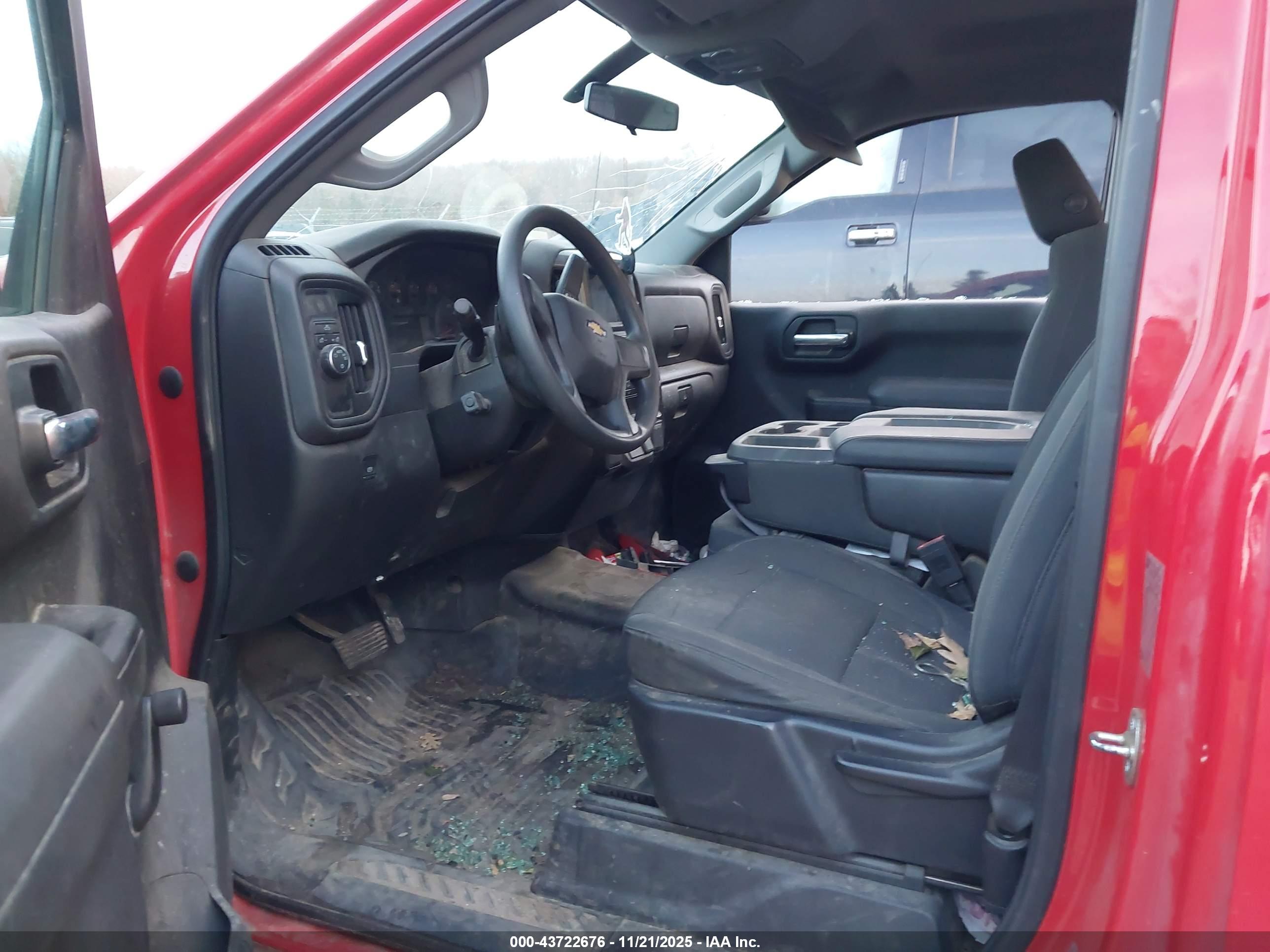 CHEVROLET SILVERADO image 5