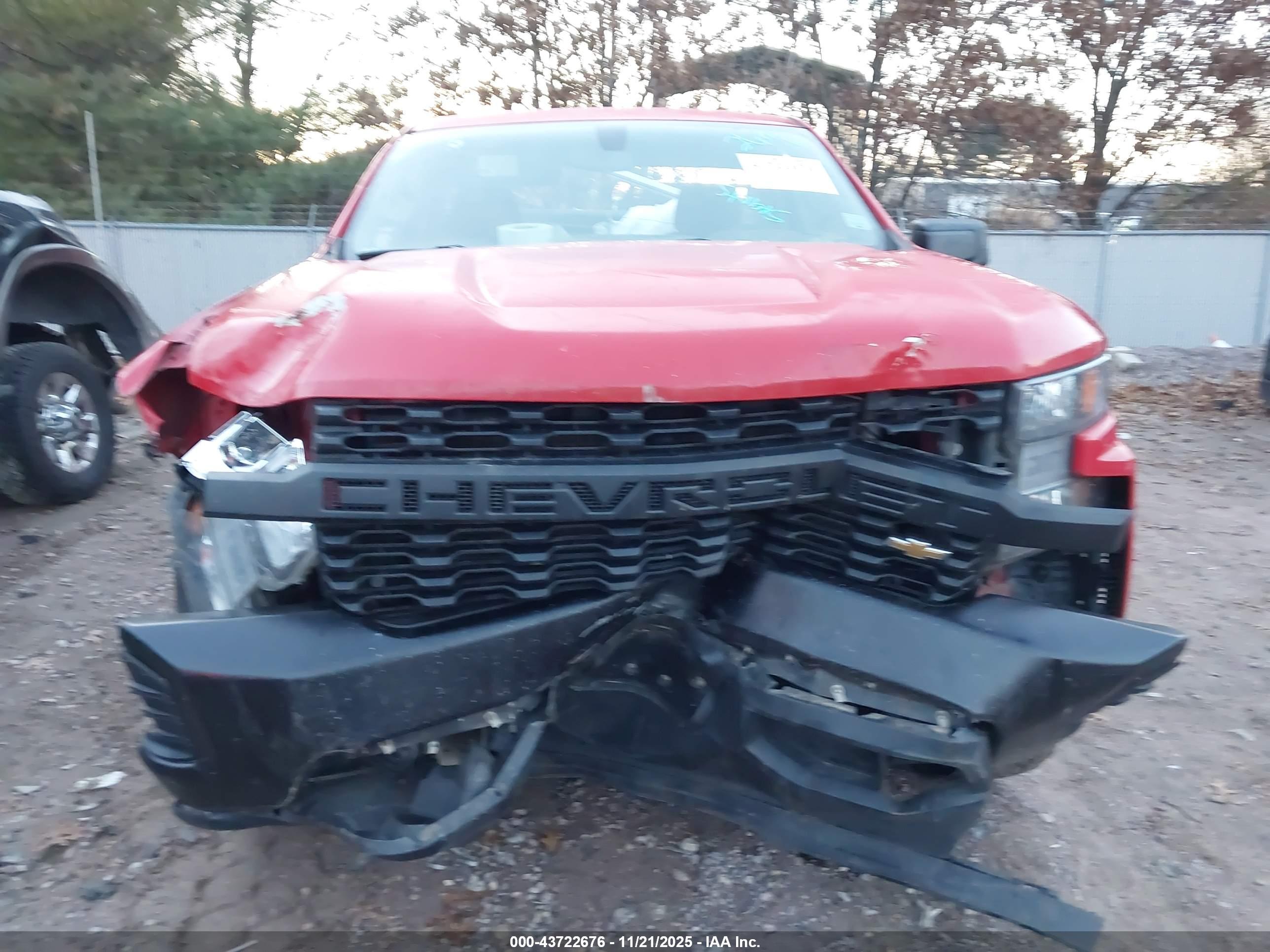 CHEVROLET SILVERADO image 6