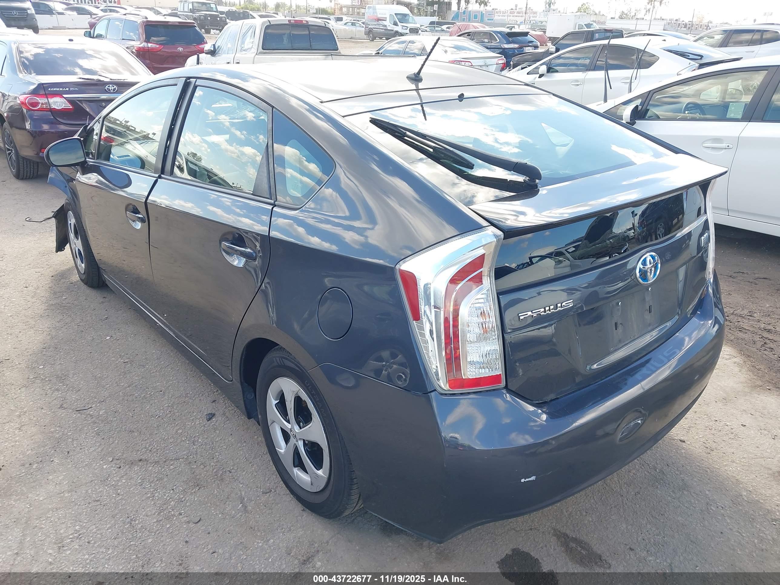 TOYOTA PRIUS image 3