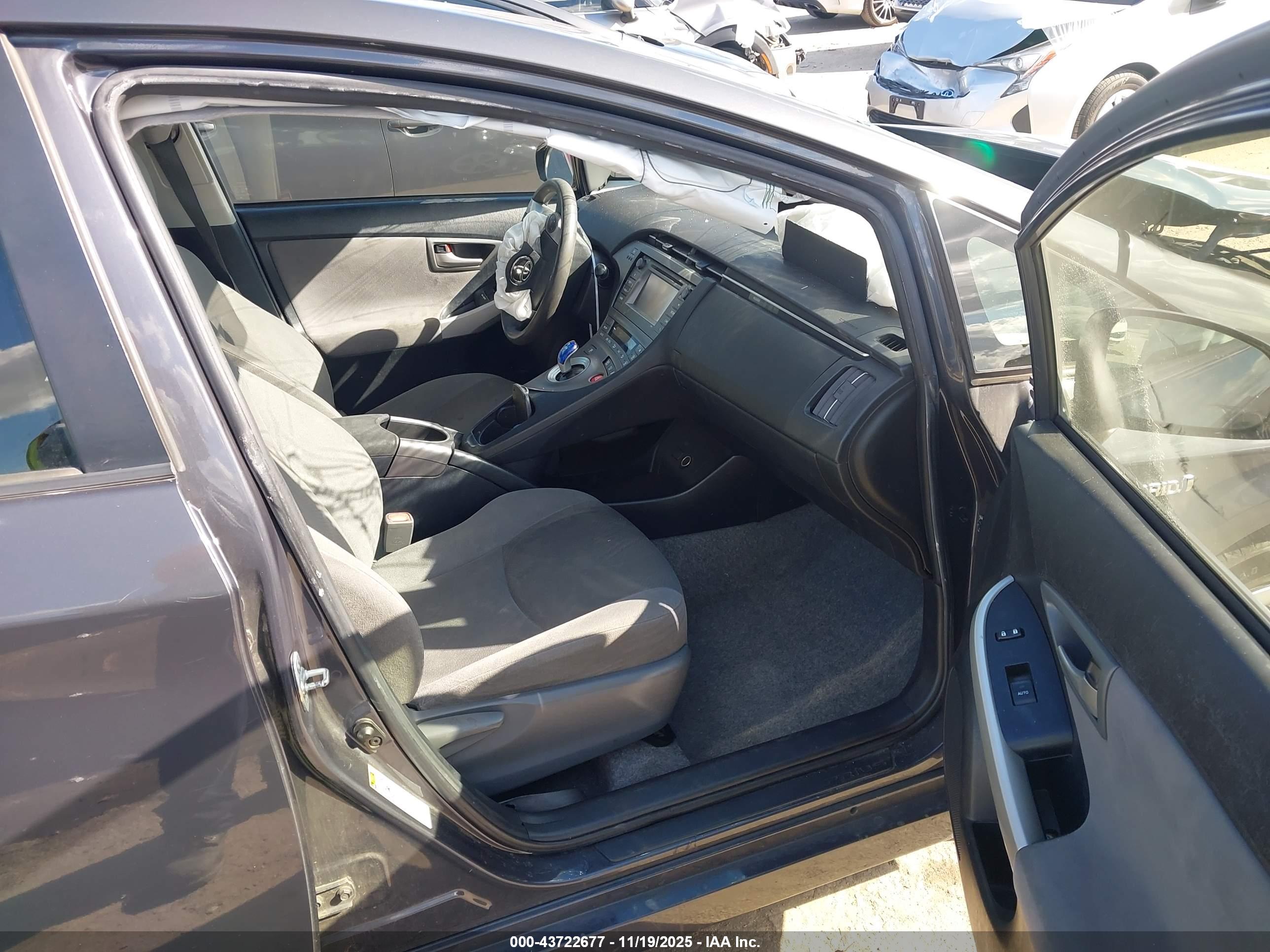 TOYOTA PRIUS image 5