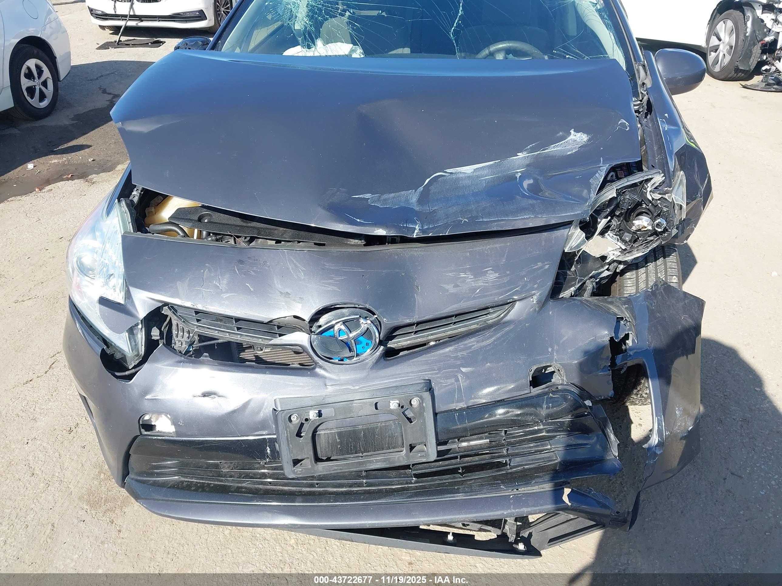 TOYOTA PRIUS image 6