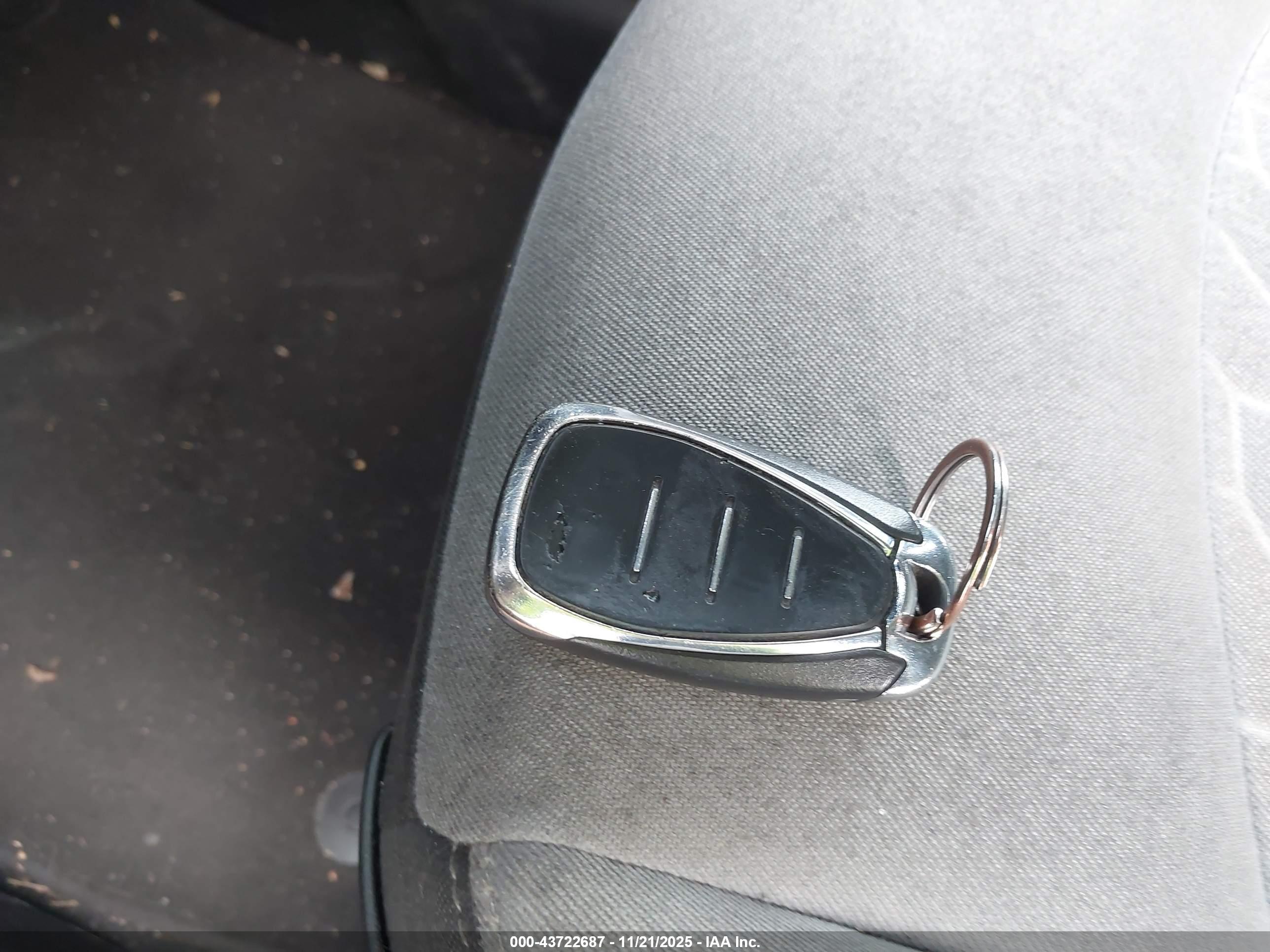 CHEVROLET EQUINOX image 11
