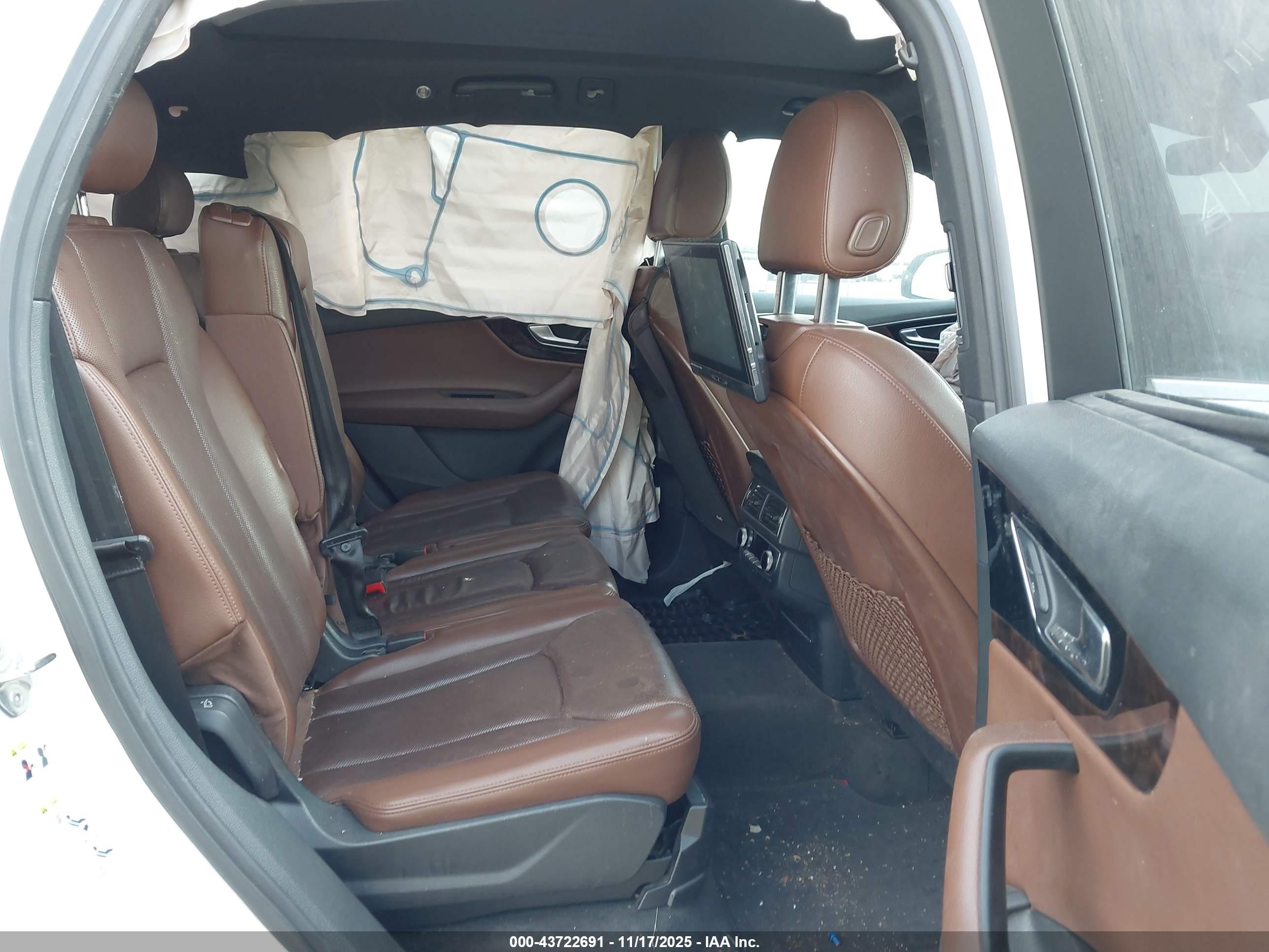 AUDI Q7 image 8
