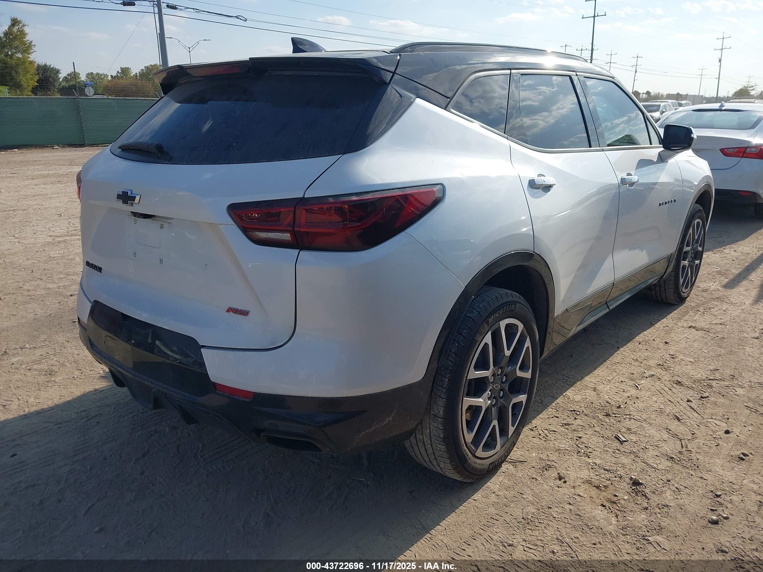 CHEVROLET BLAZER image 4