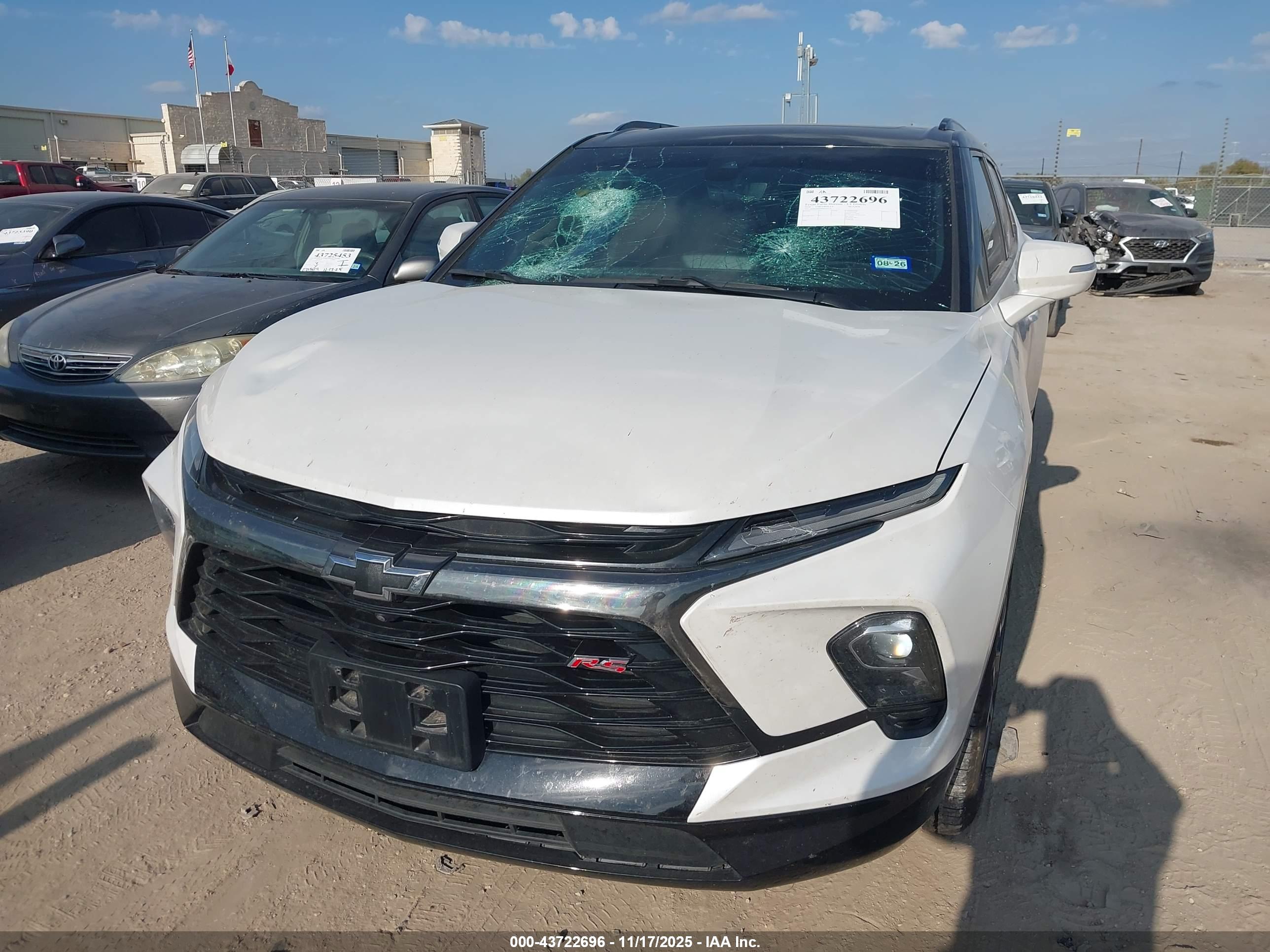 CHEVROLET BLAZER image 6