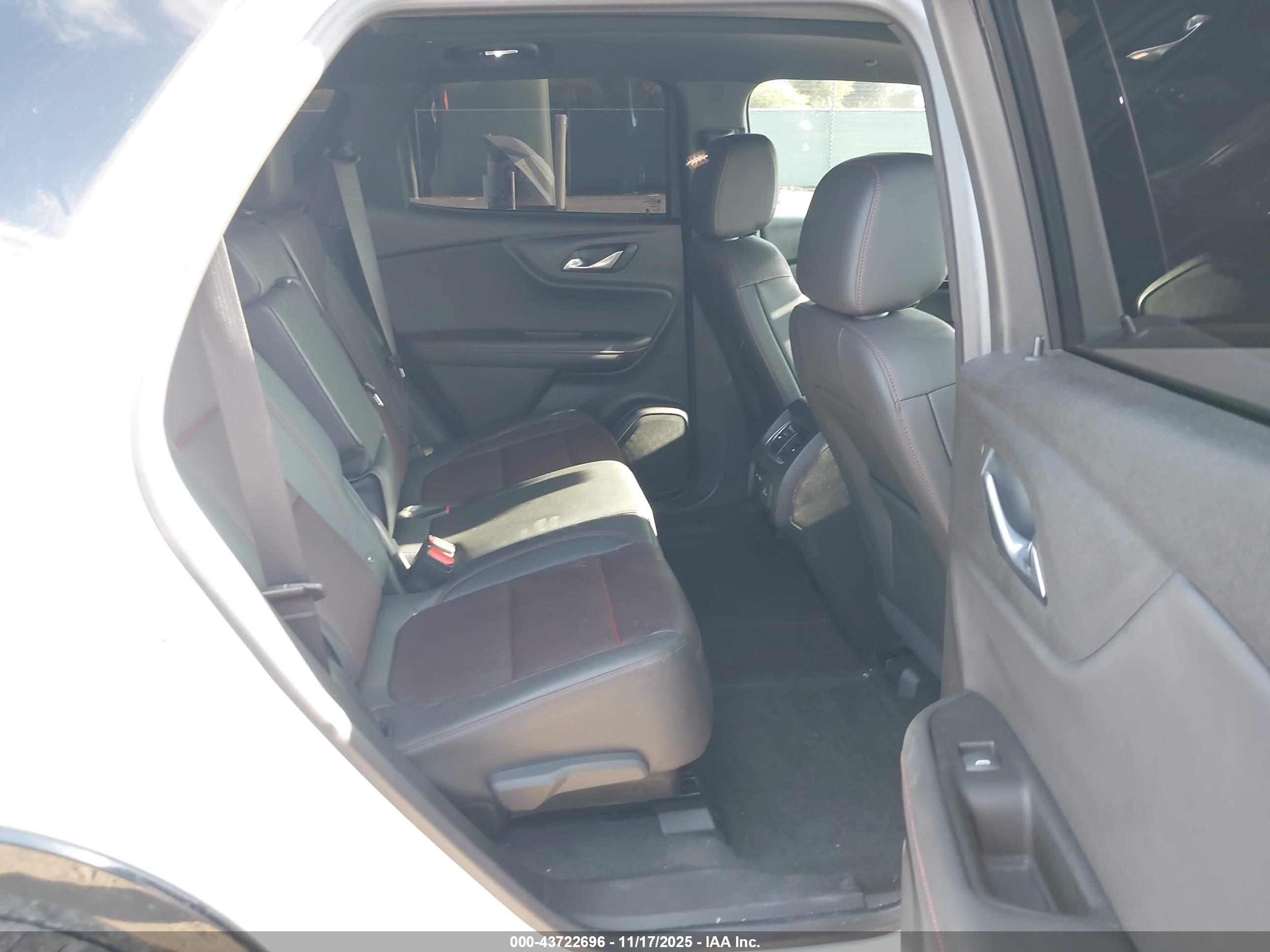 CHEVROLET BLAZER image 8