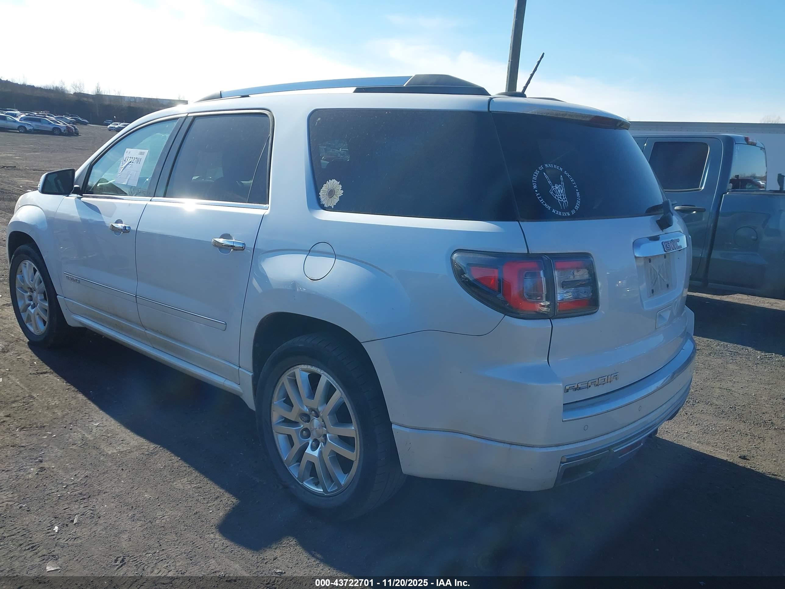 GMC ACADIA image 3