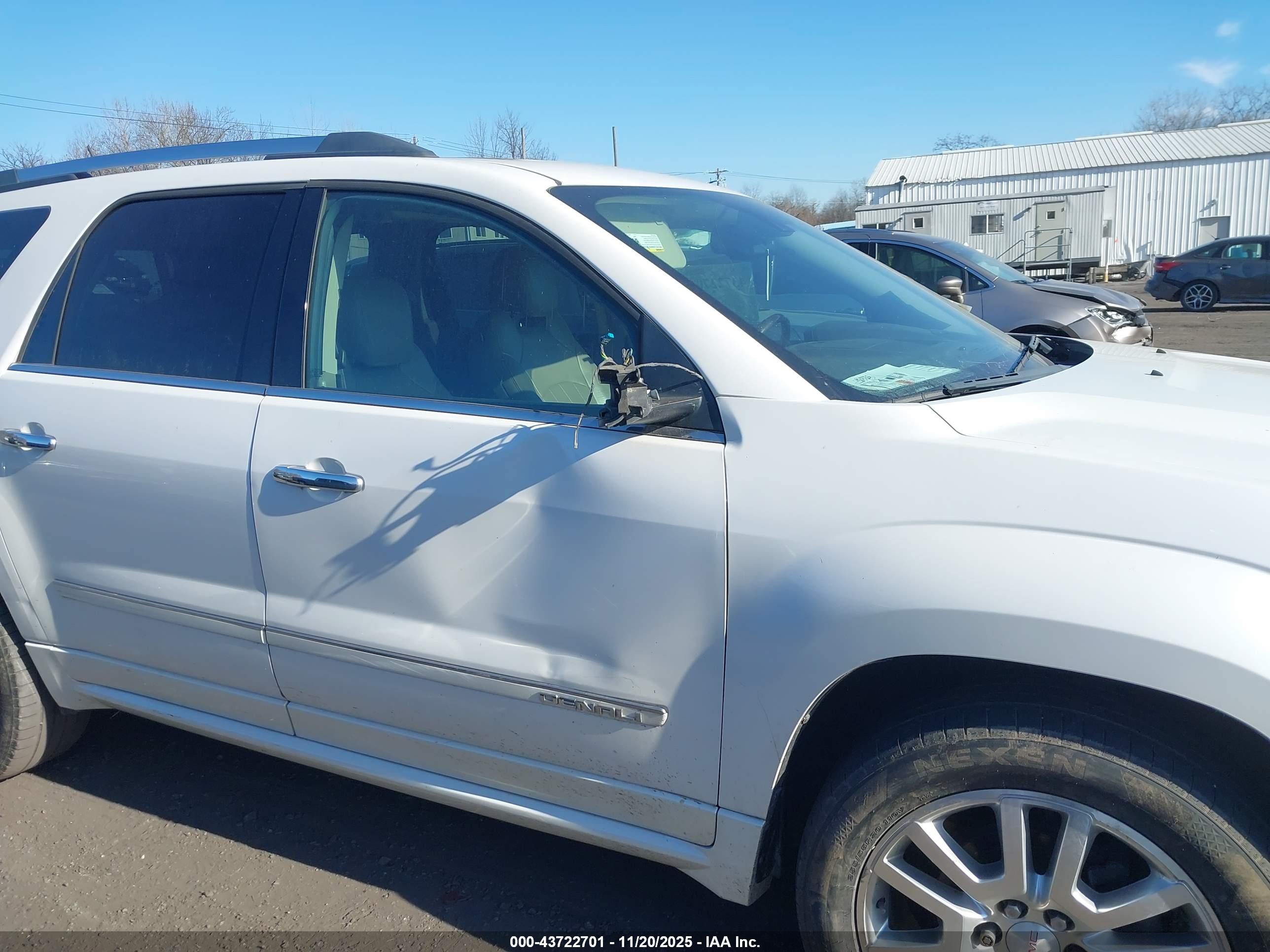 GMC ACADIA image 6