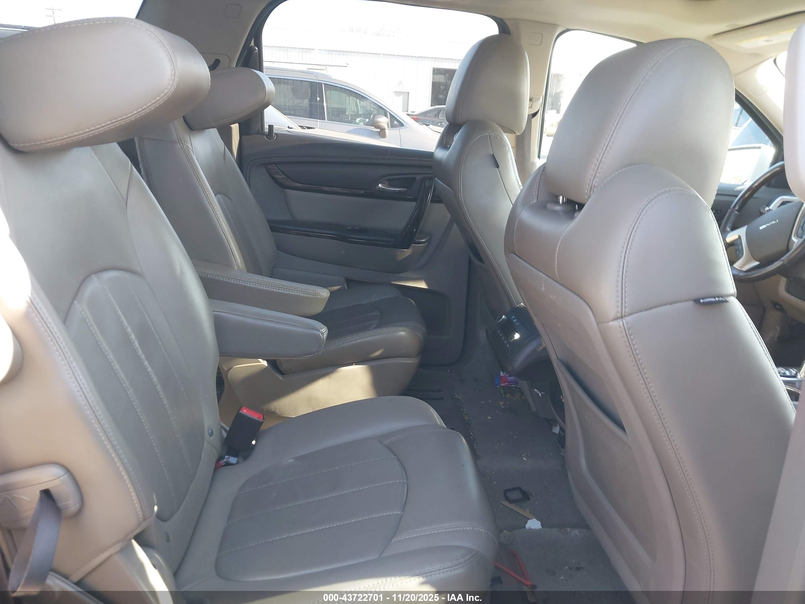 GMC ACADIA image 8