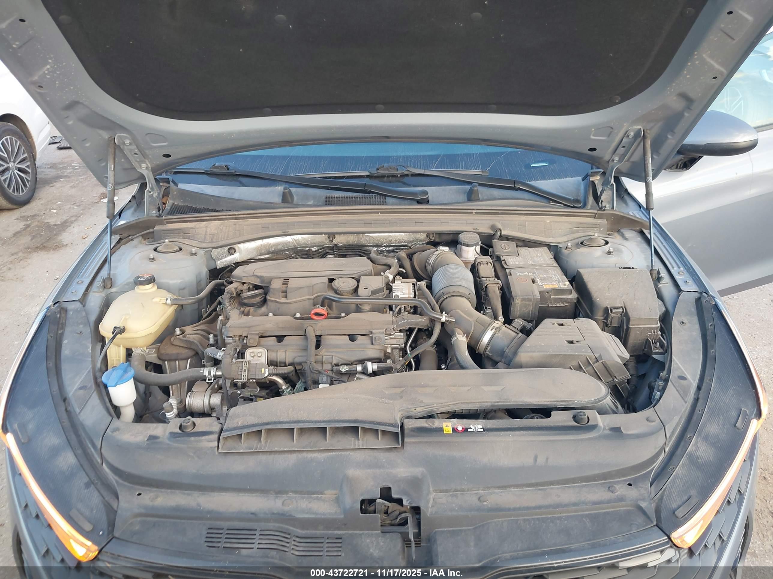 KIA K5 image 10