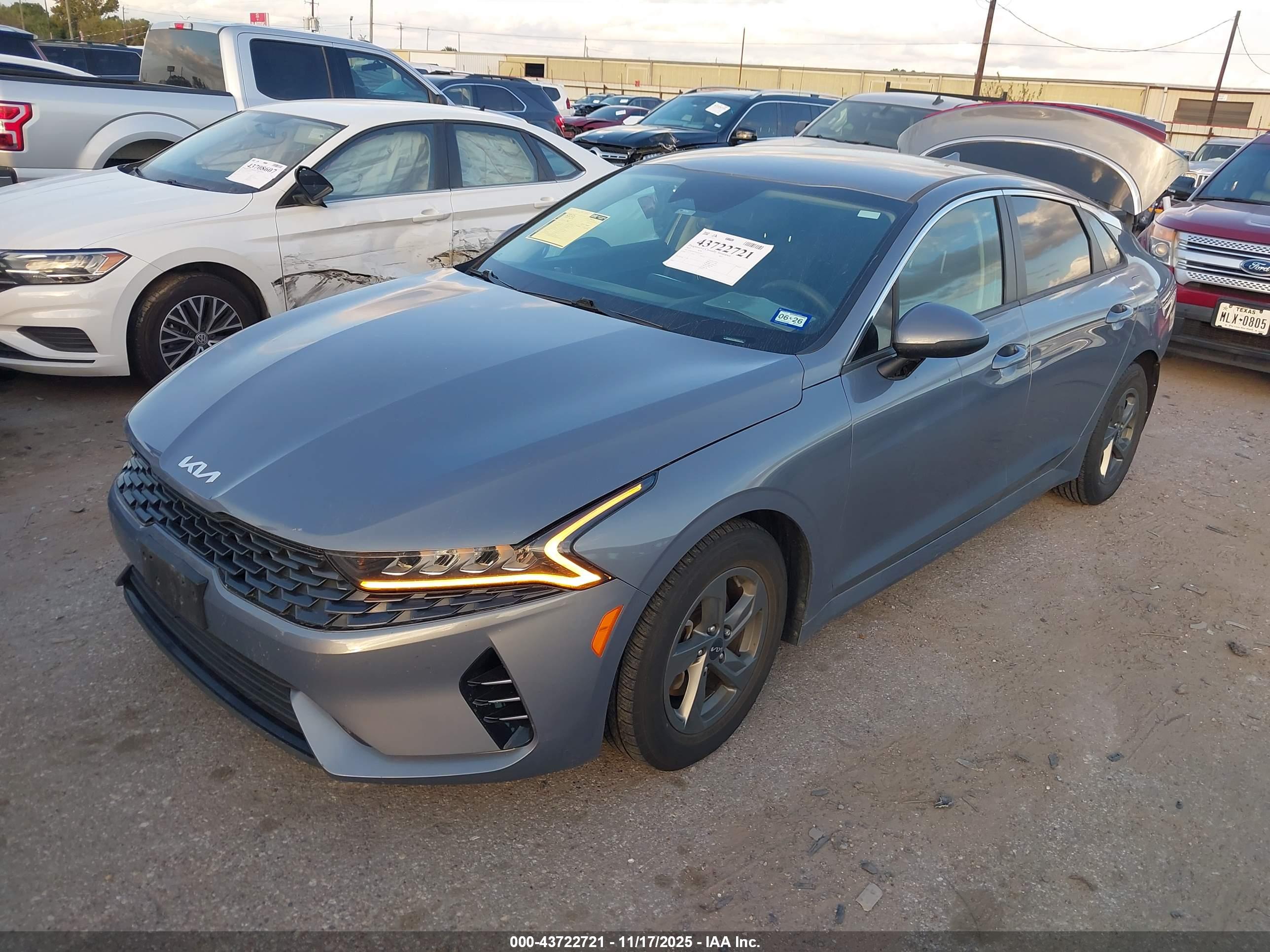 KIA K5 image 2