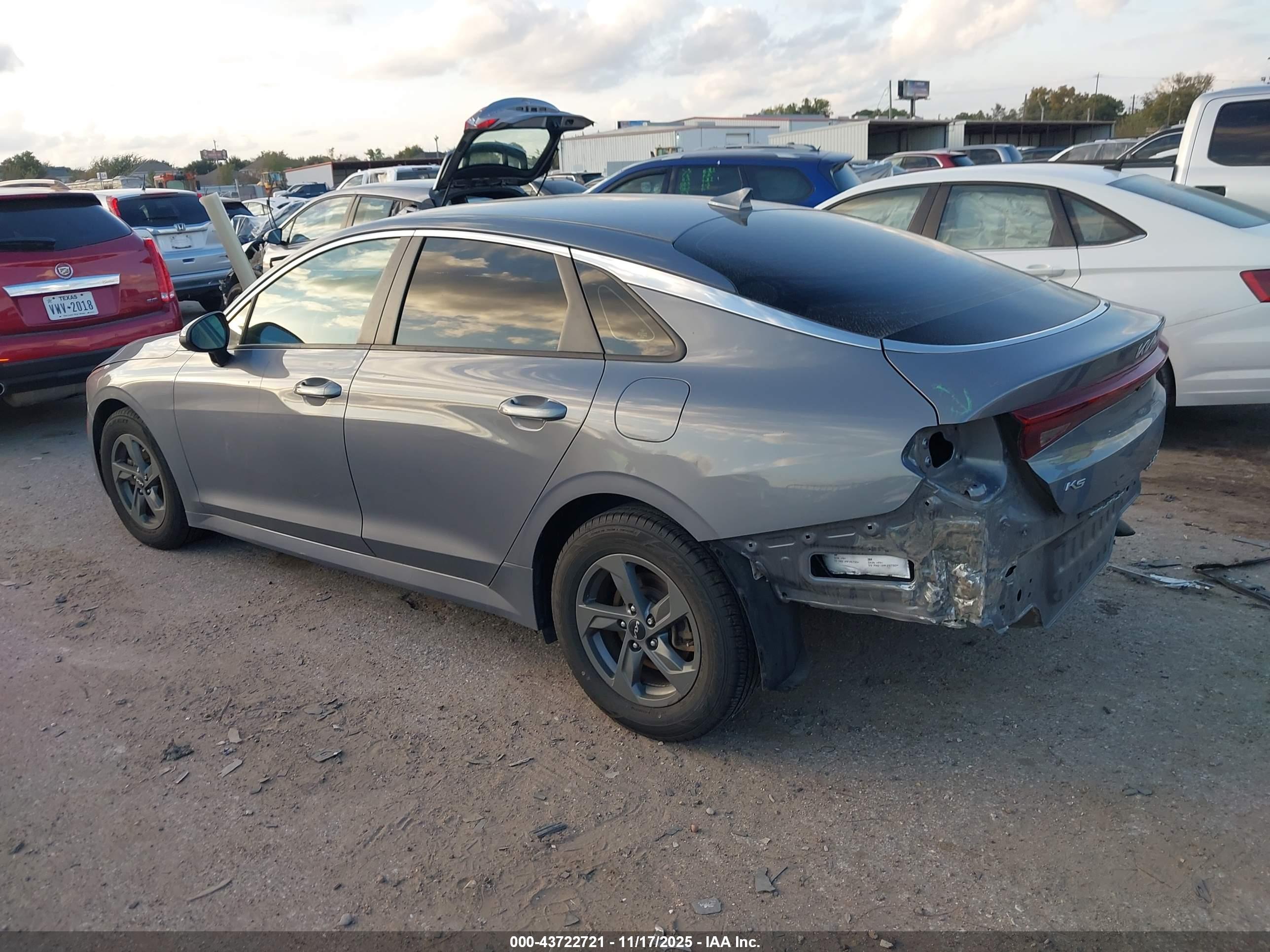 KIA K5 image 3