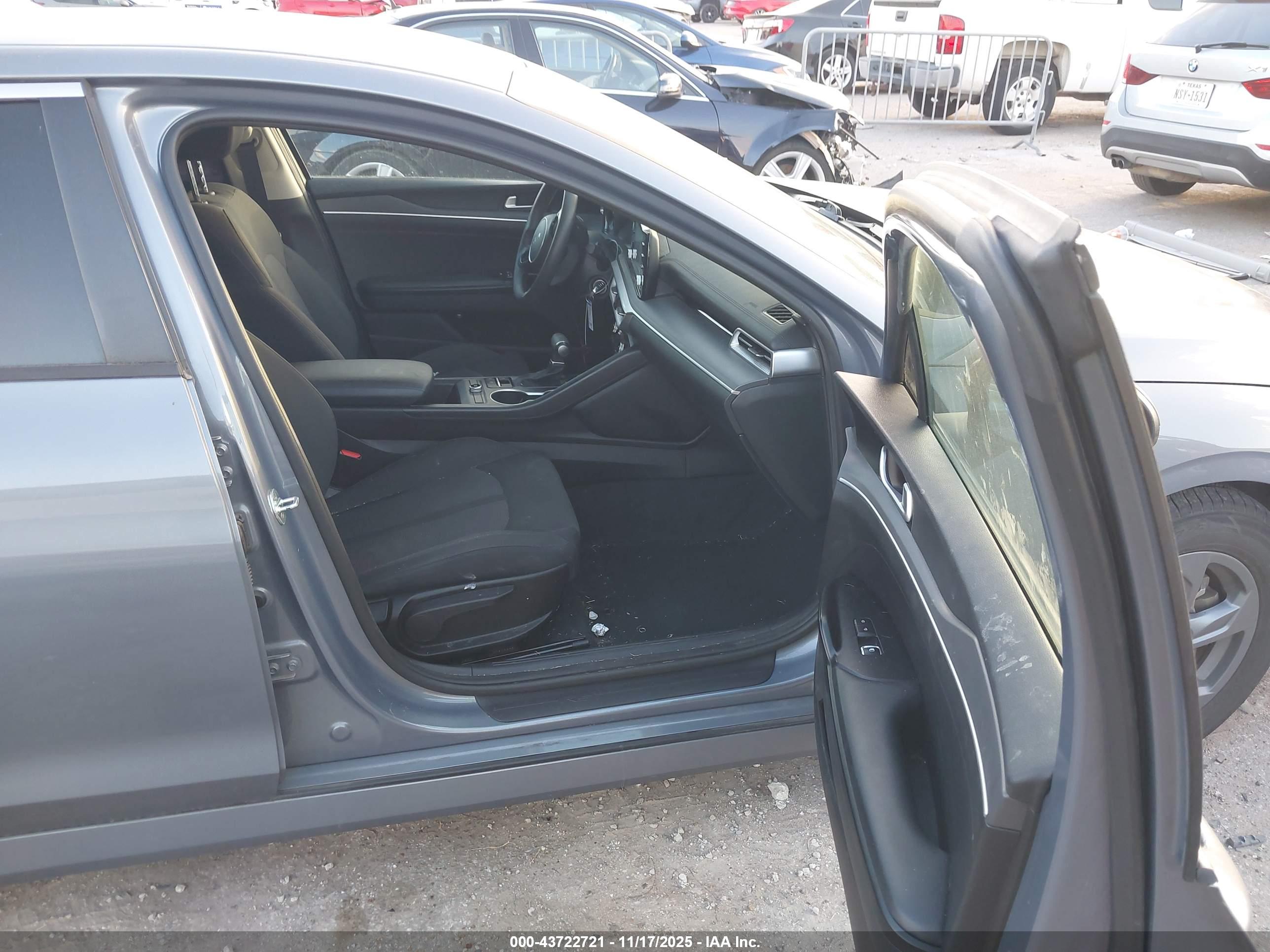 KIA K5 image 5