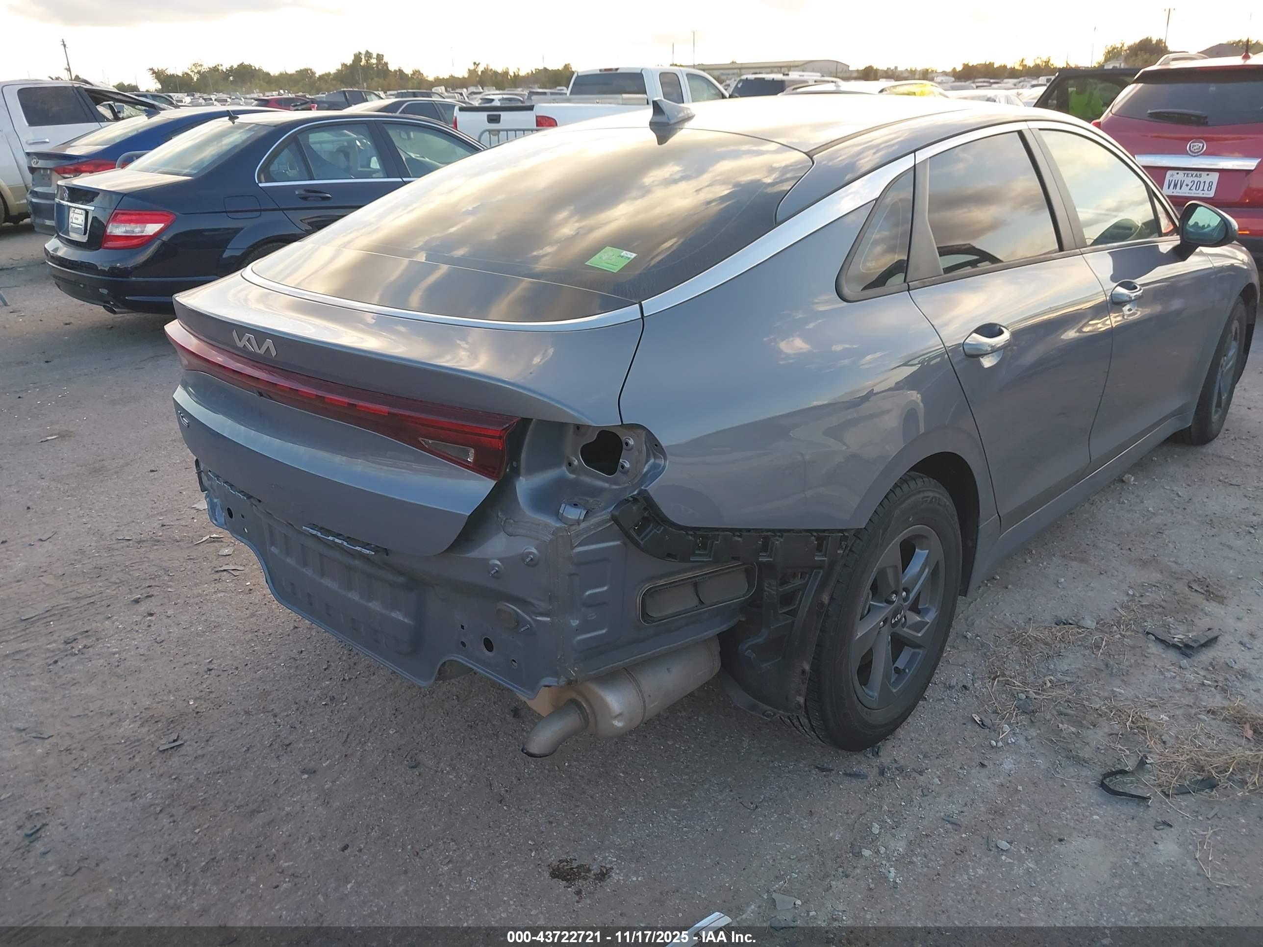 KIA K5 image 6