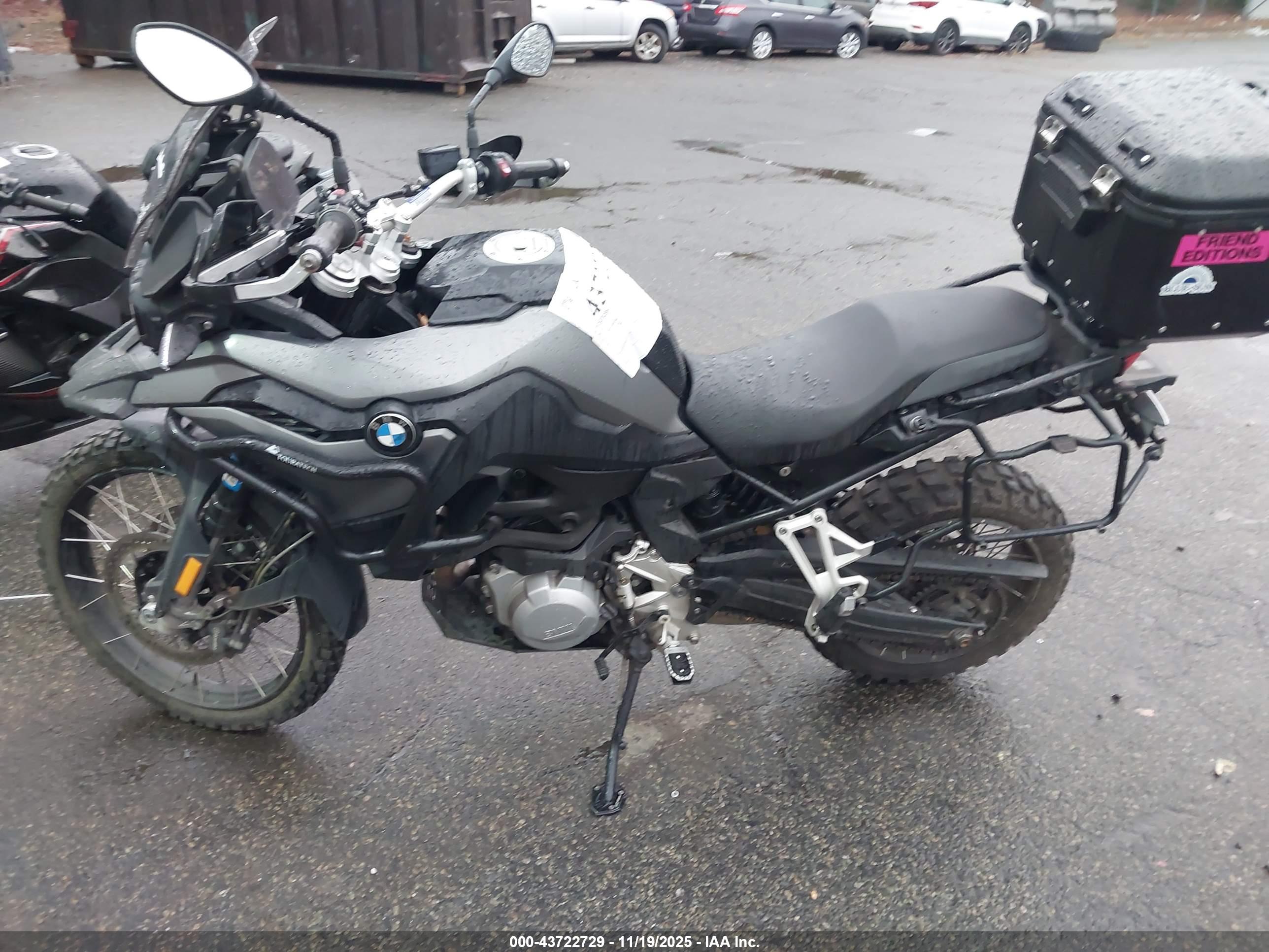 BMW F image 9