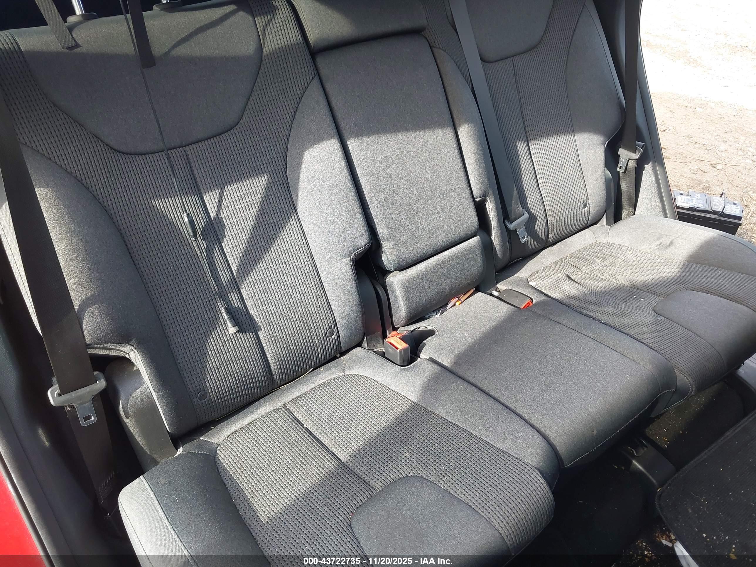 HYUNDAI SANTA image 8