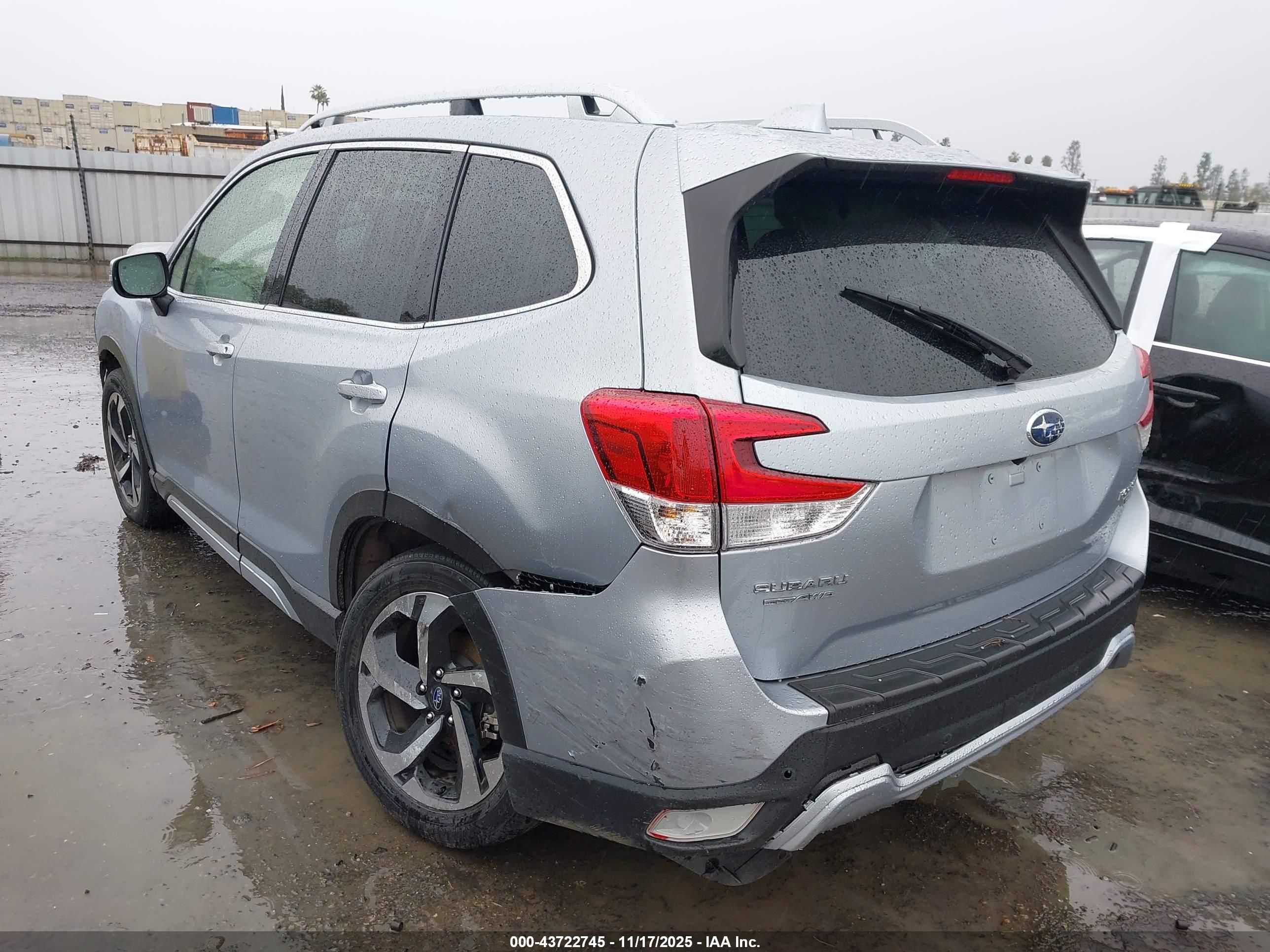 SUBARU FORESTER image 3