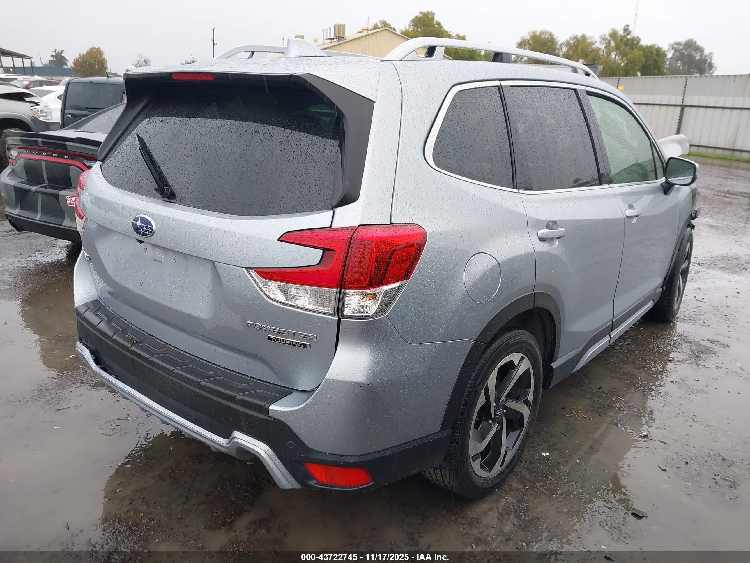 SUBARU FORESTER image 4