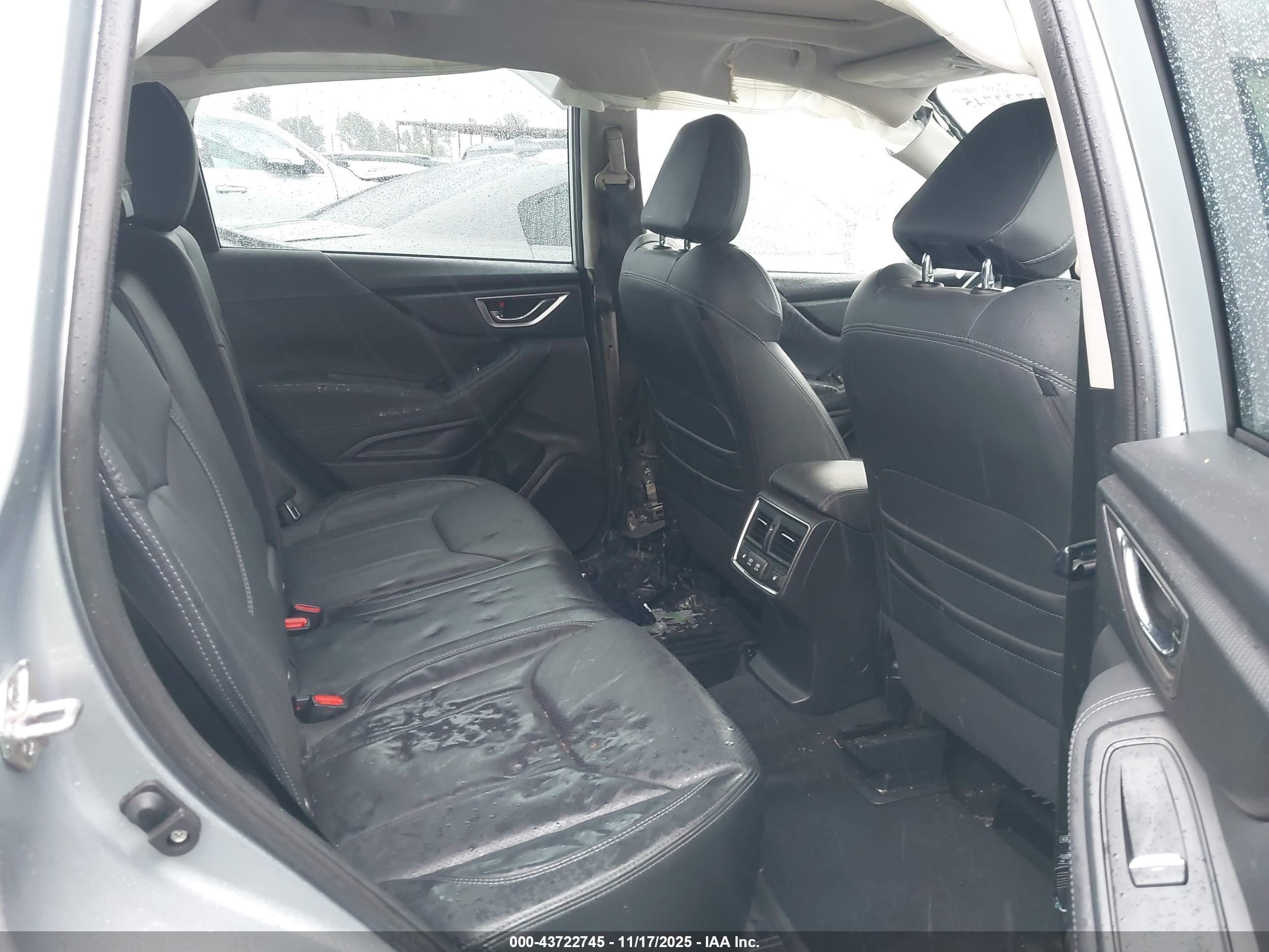 SUBARU FORESTER image 8