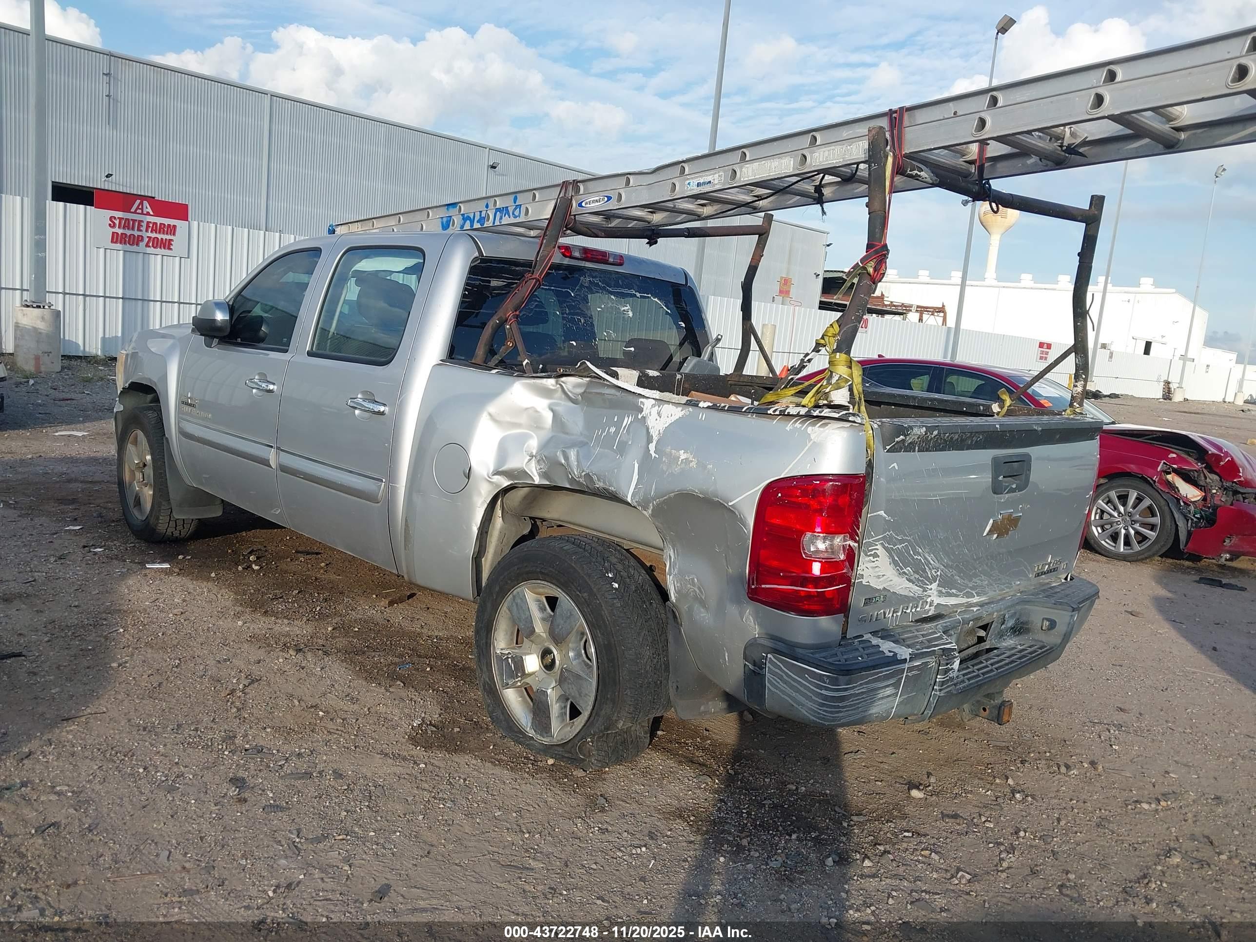 CHEVROLET SILVERADO image 3
