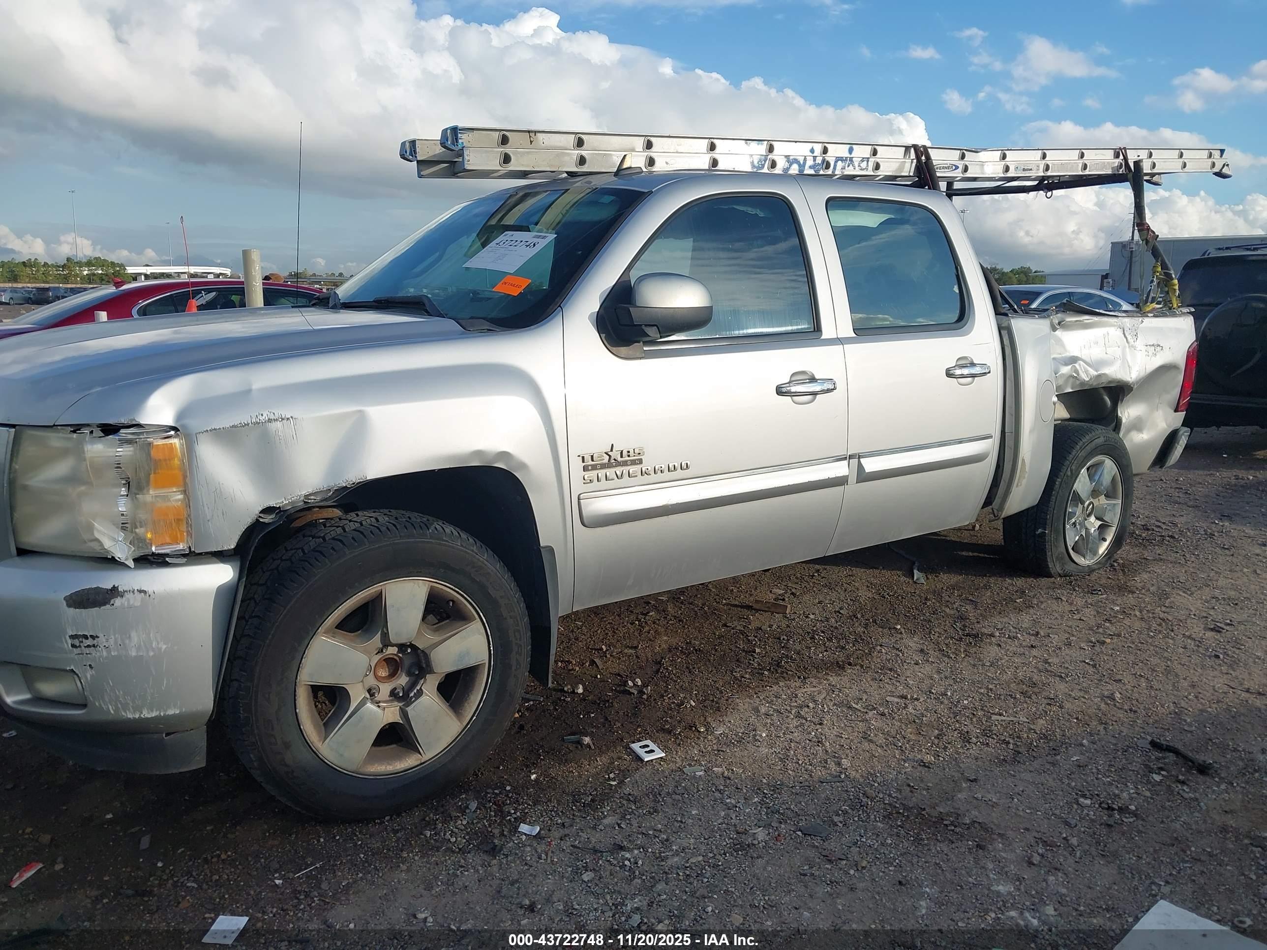 CHEVROLET SILVERADO image 6
