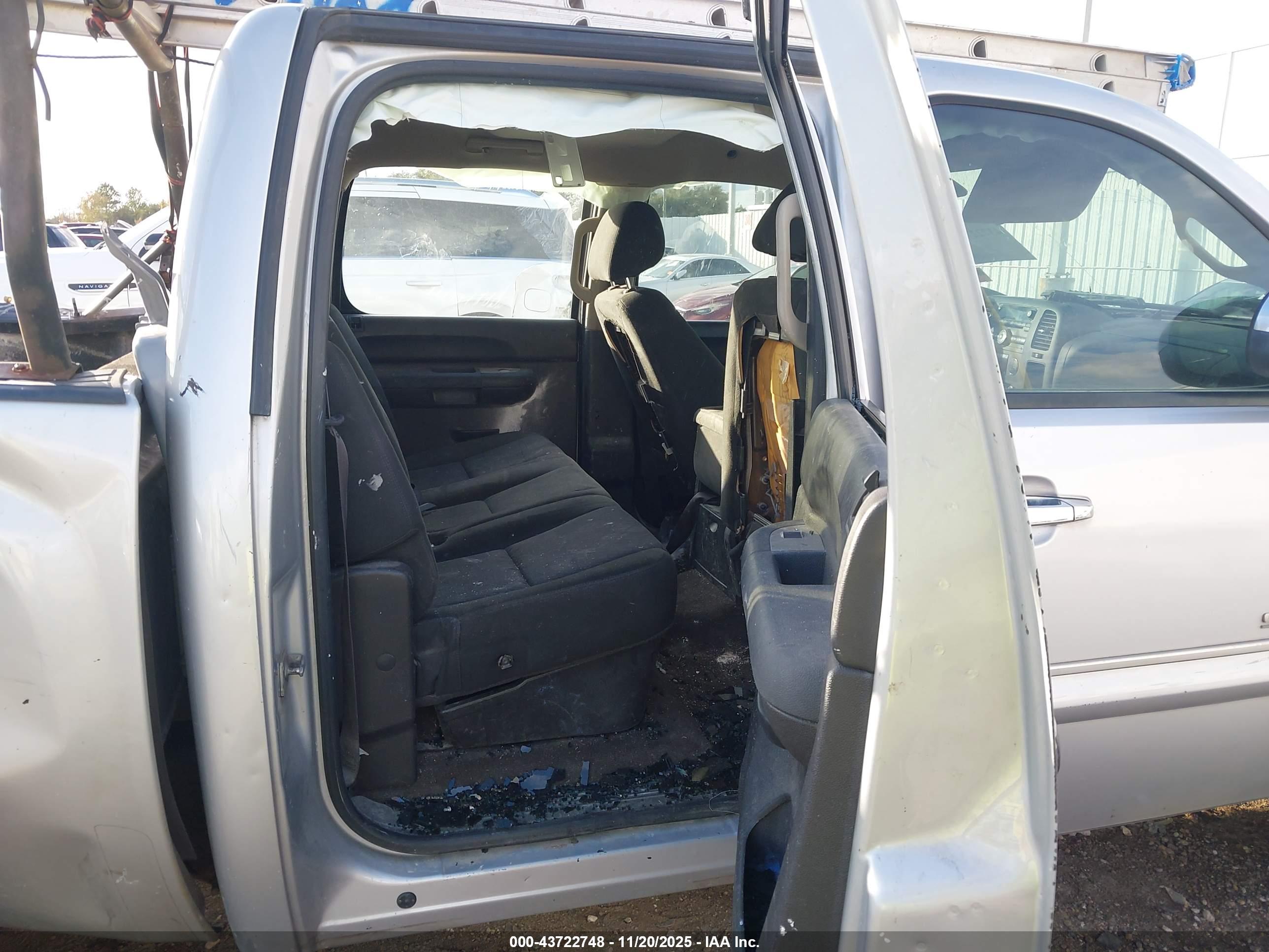CHEVROLET SILVERADO image 8