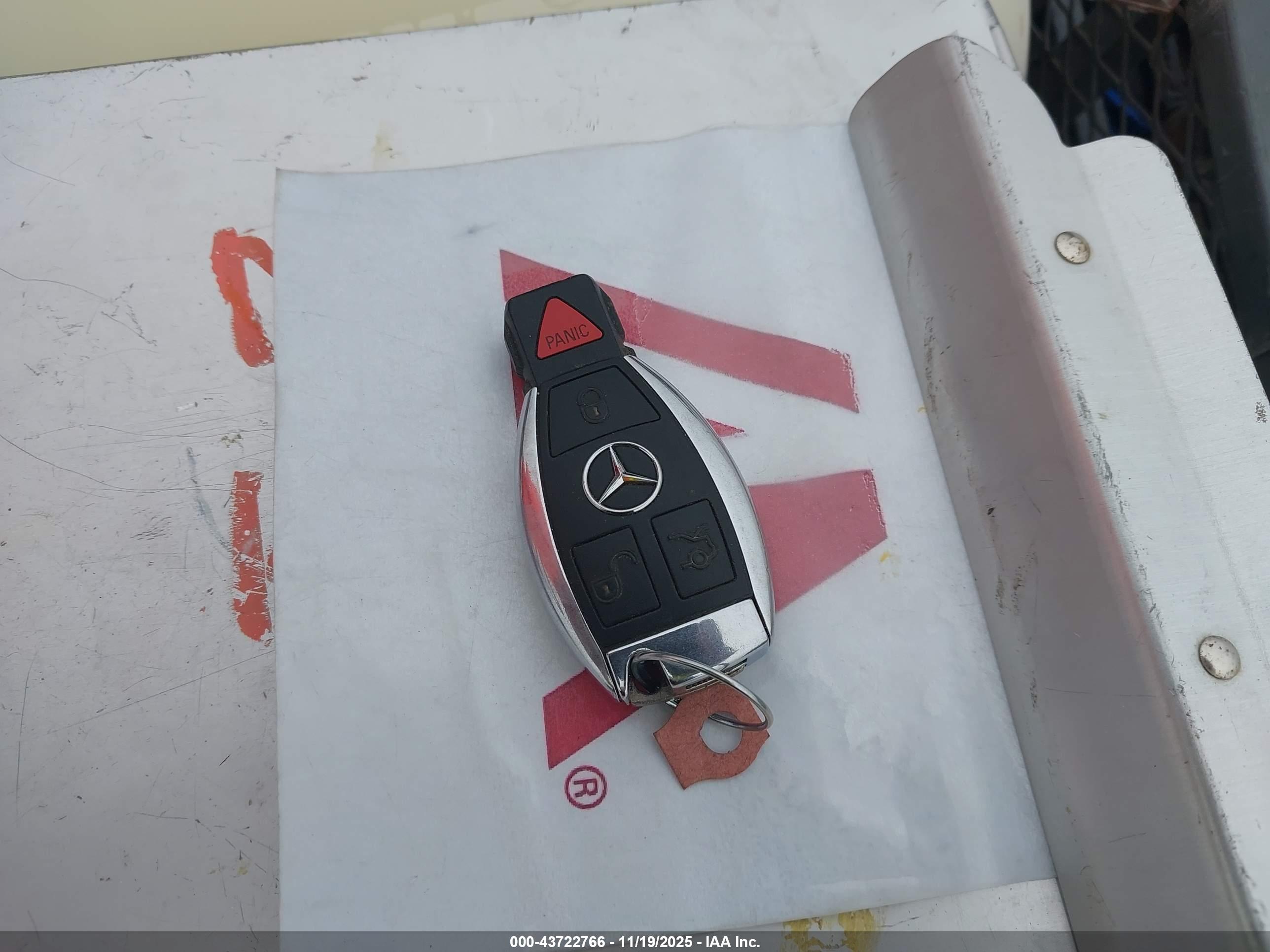 MERCEDES-BENZ E image 11