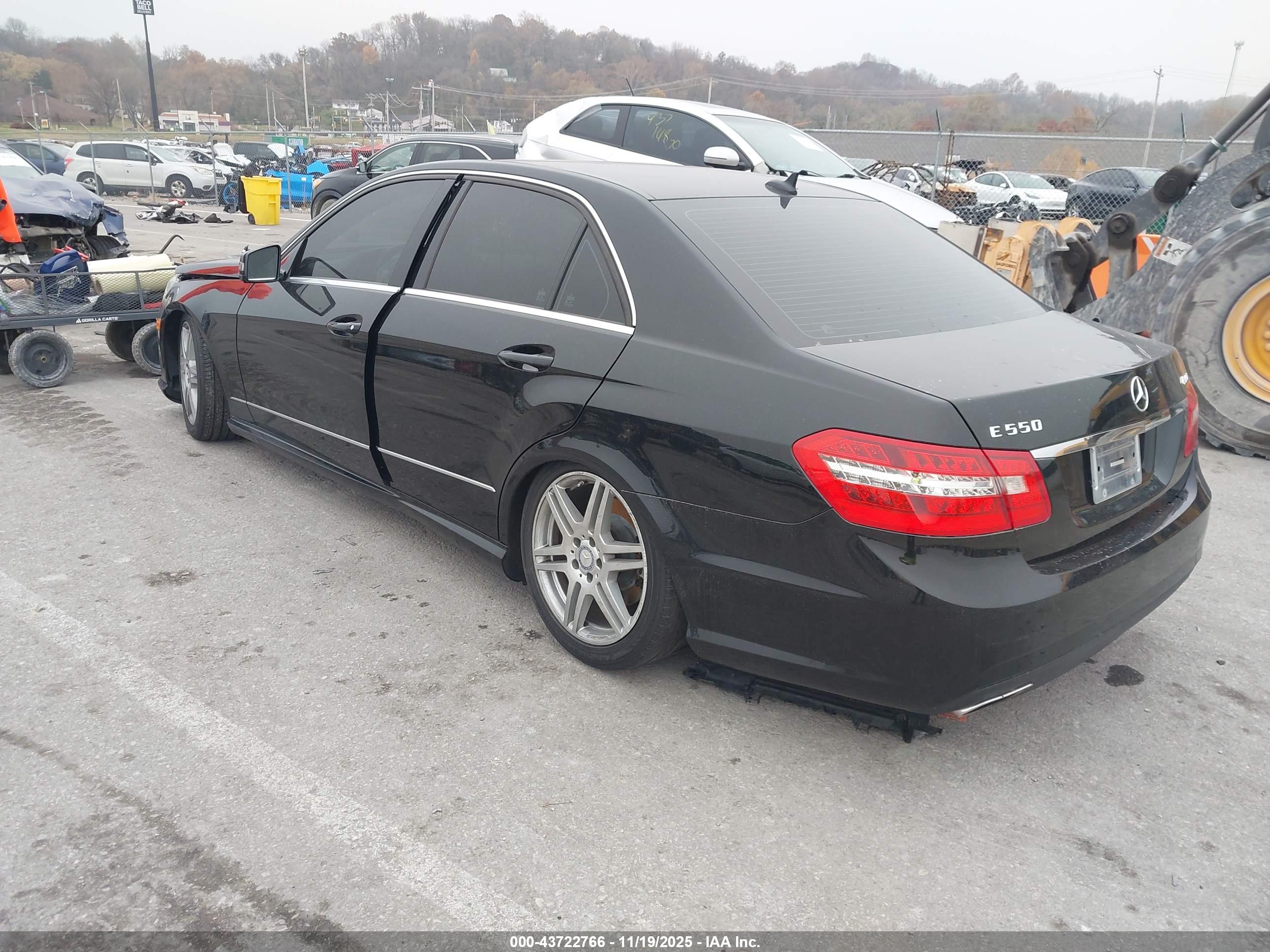 MERCEDES-BENZ E image 3