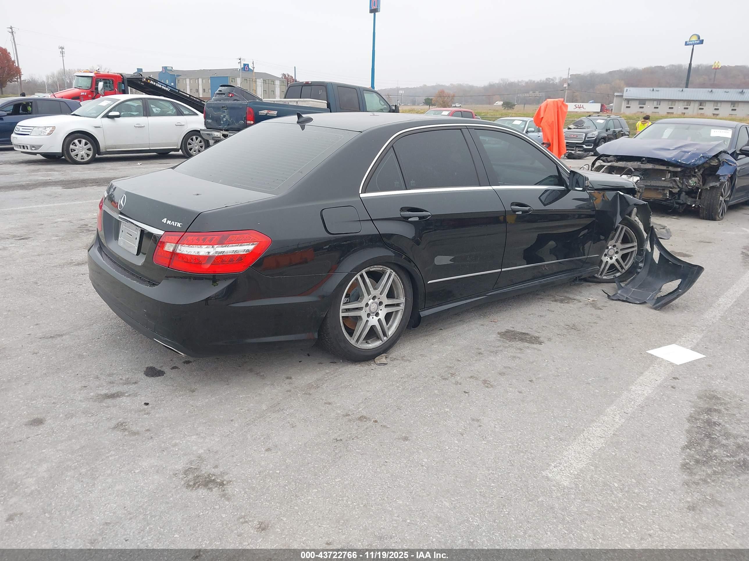 MERCEDES-BENZ E image 4