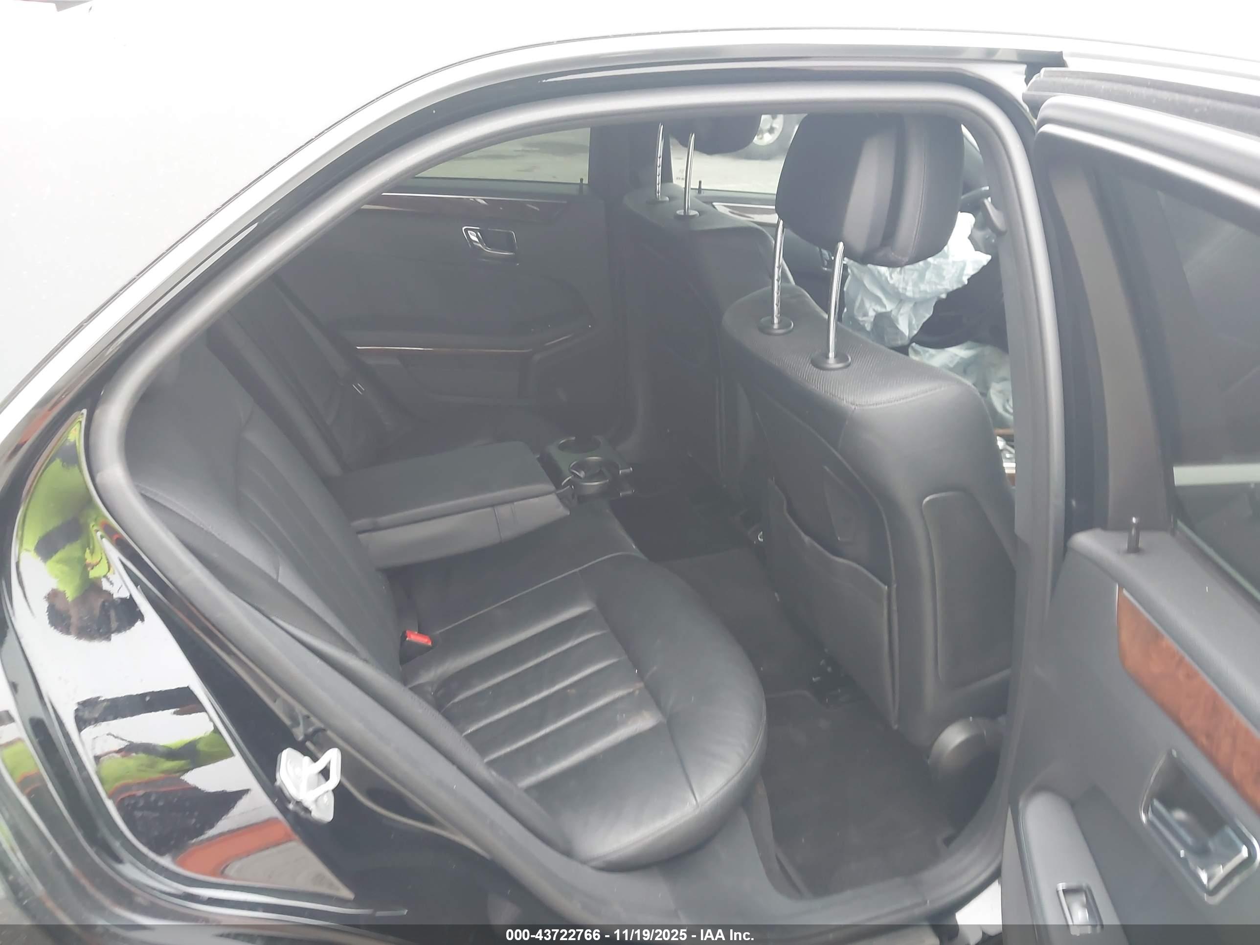 MERCEDES-BENZ E image 8