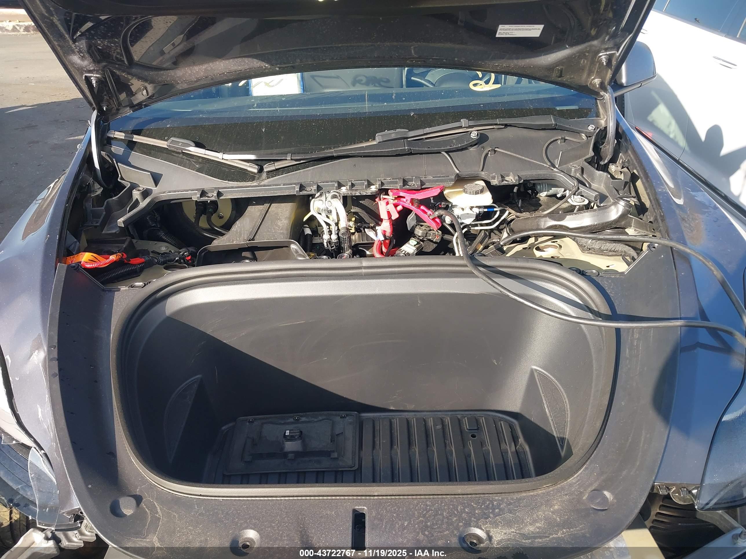 TESLA MODEL image 10