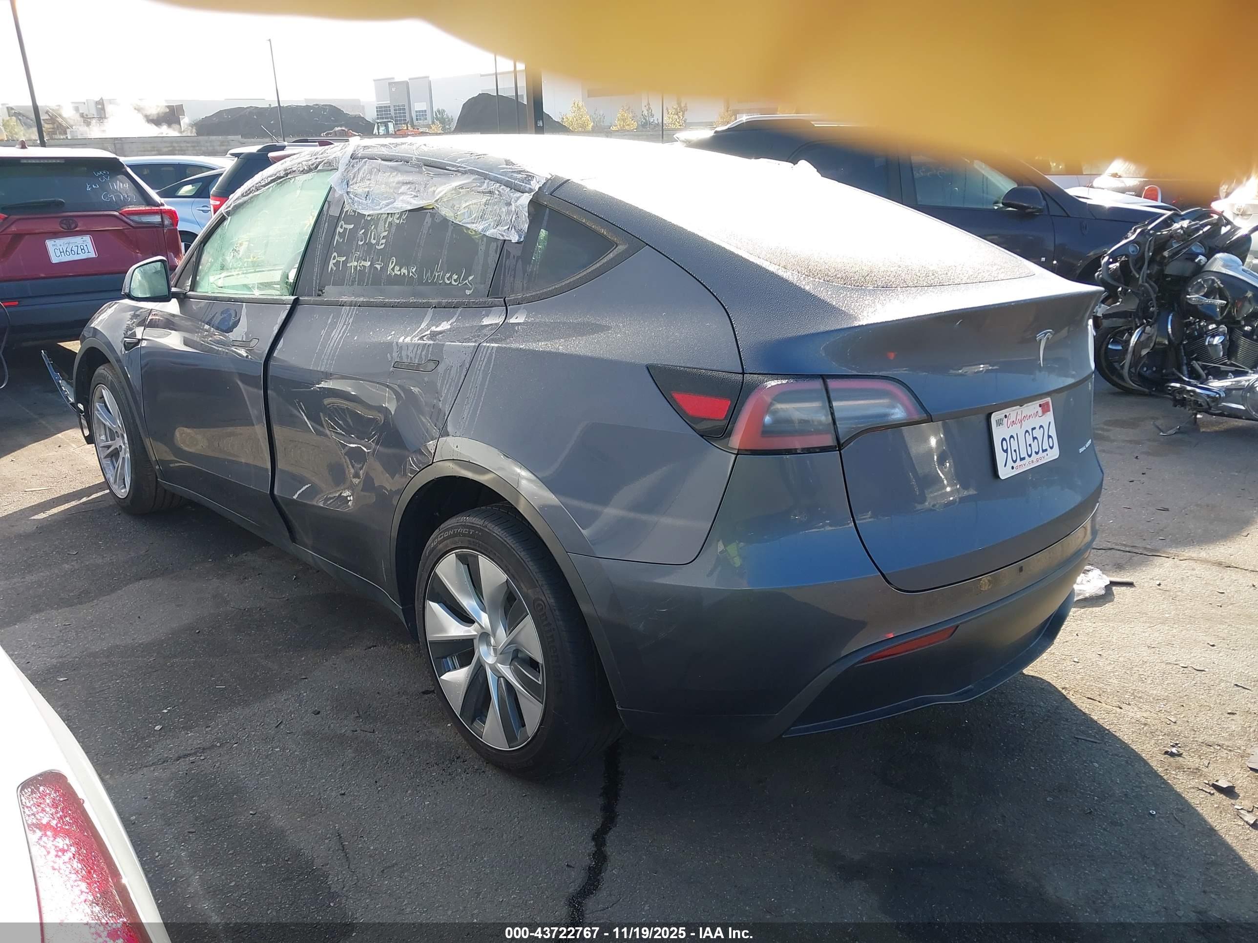 TESLA MODEL image 3