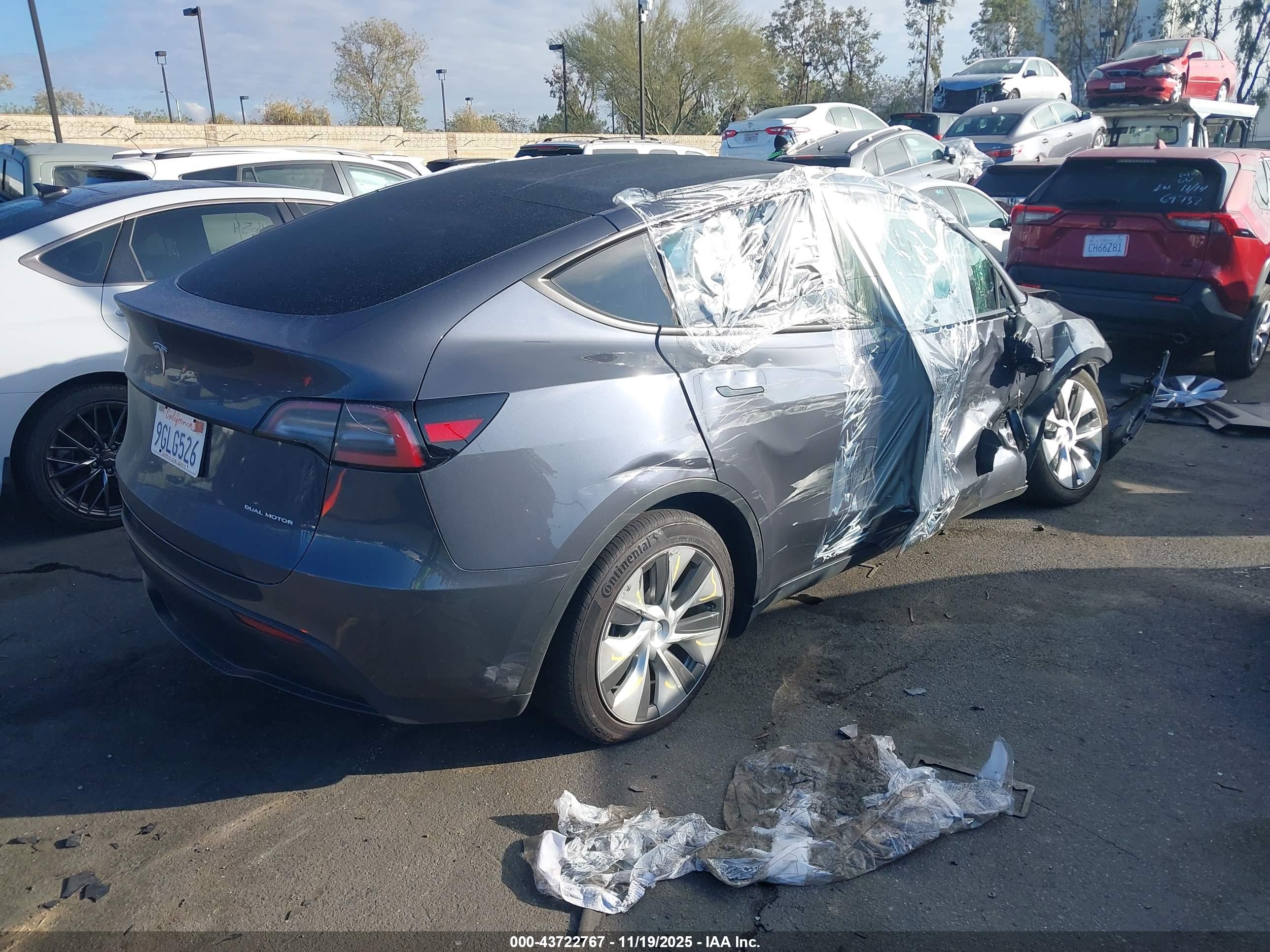 TESLA MODEL image 4