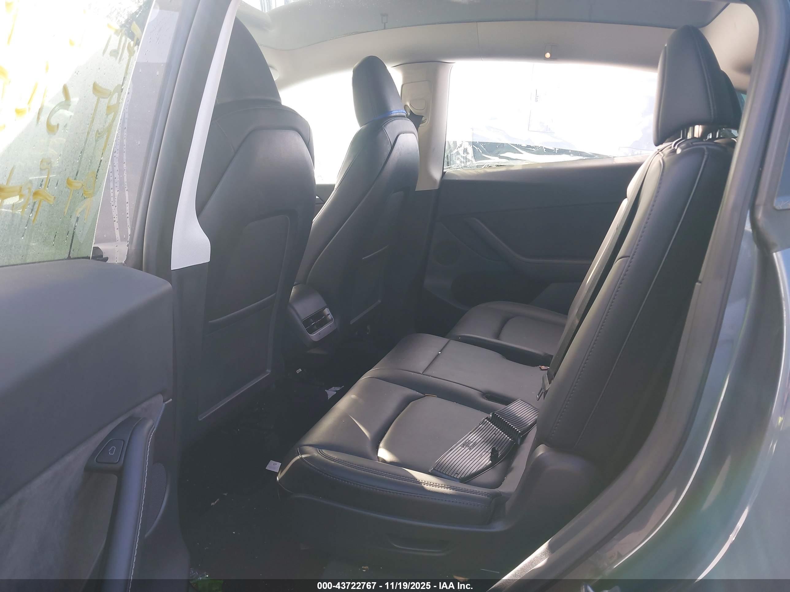 TESLA MODEL image 8