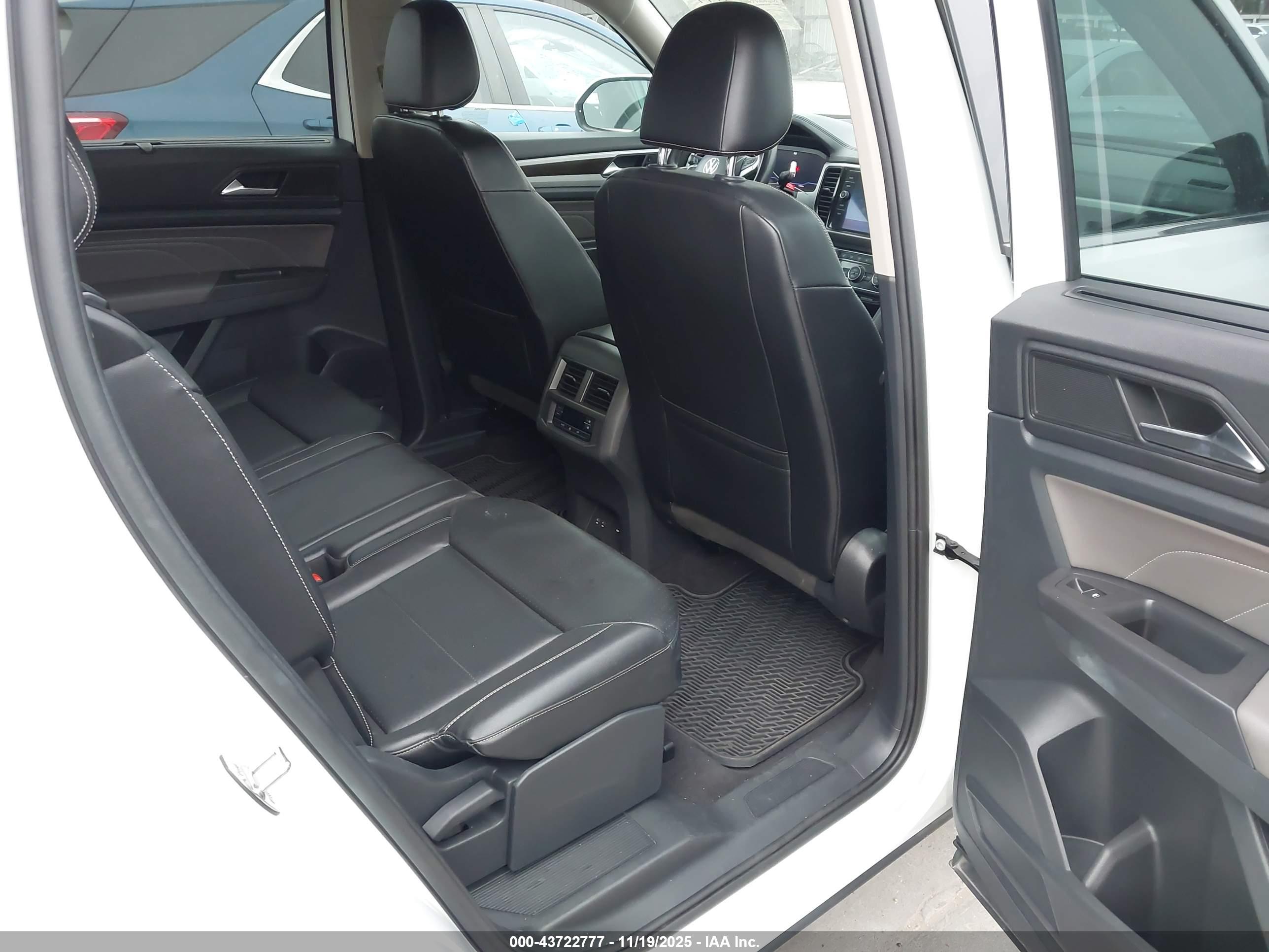 VOLKSWAGEN ATLAS image 8
