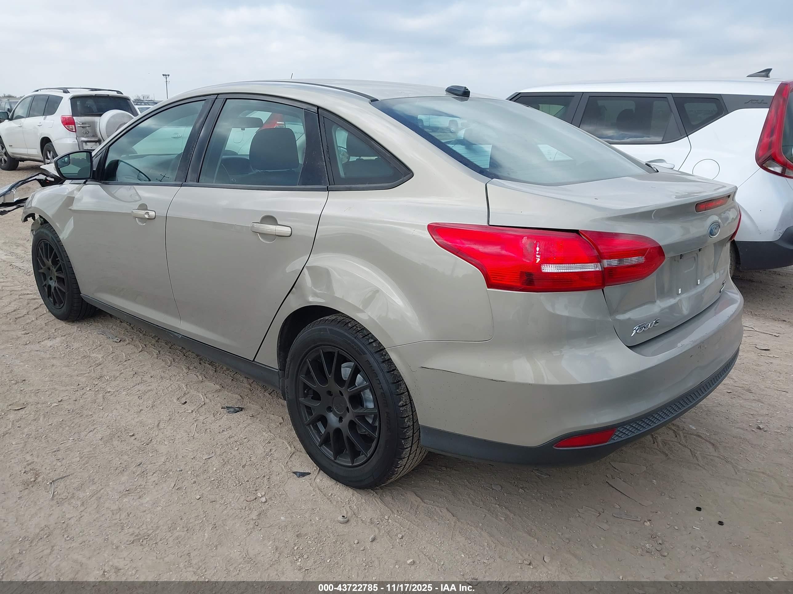 FORD FOCUS image 3