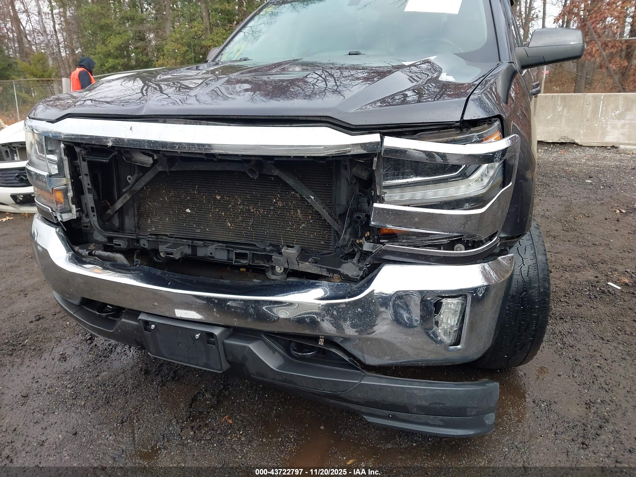 CHEVROLET SILVERADO image 6