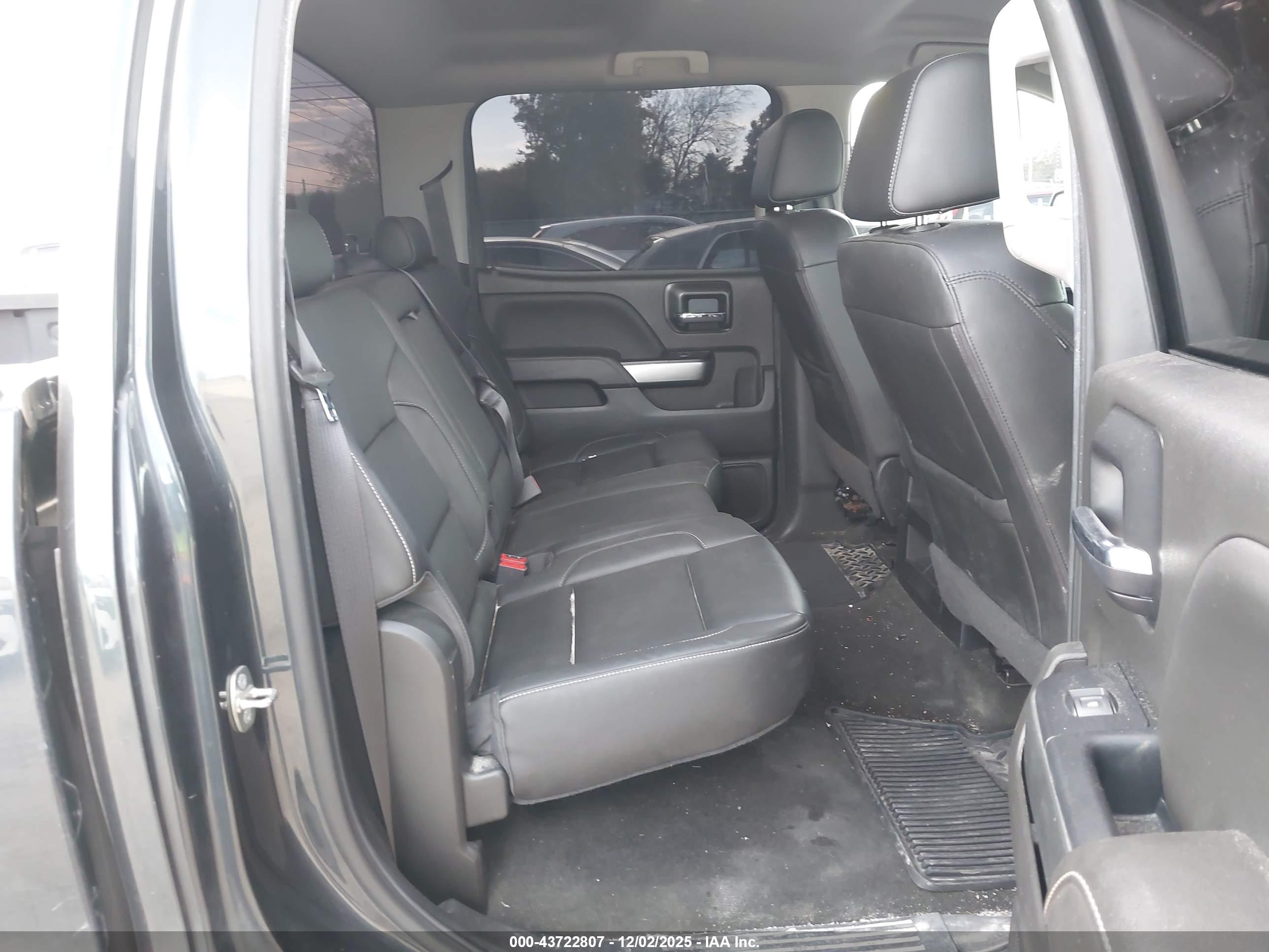 CHEVROLET SILVERADO image 8
