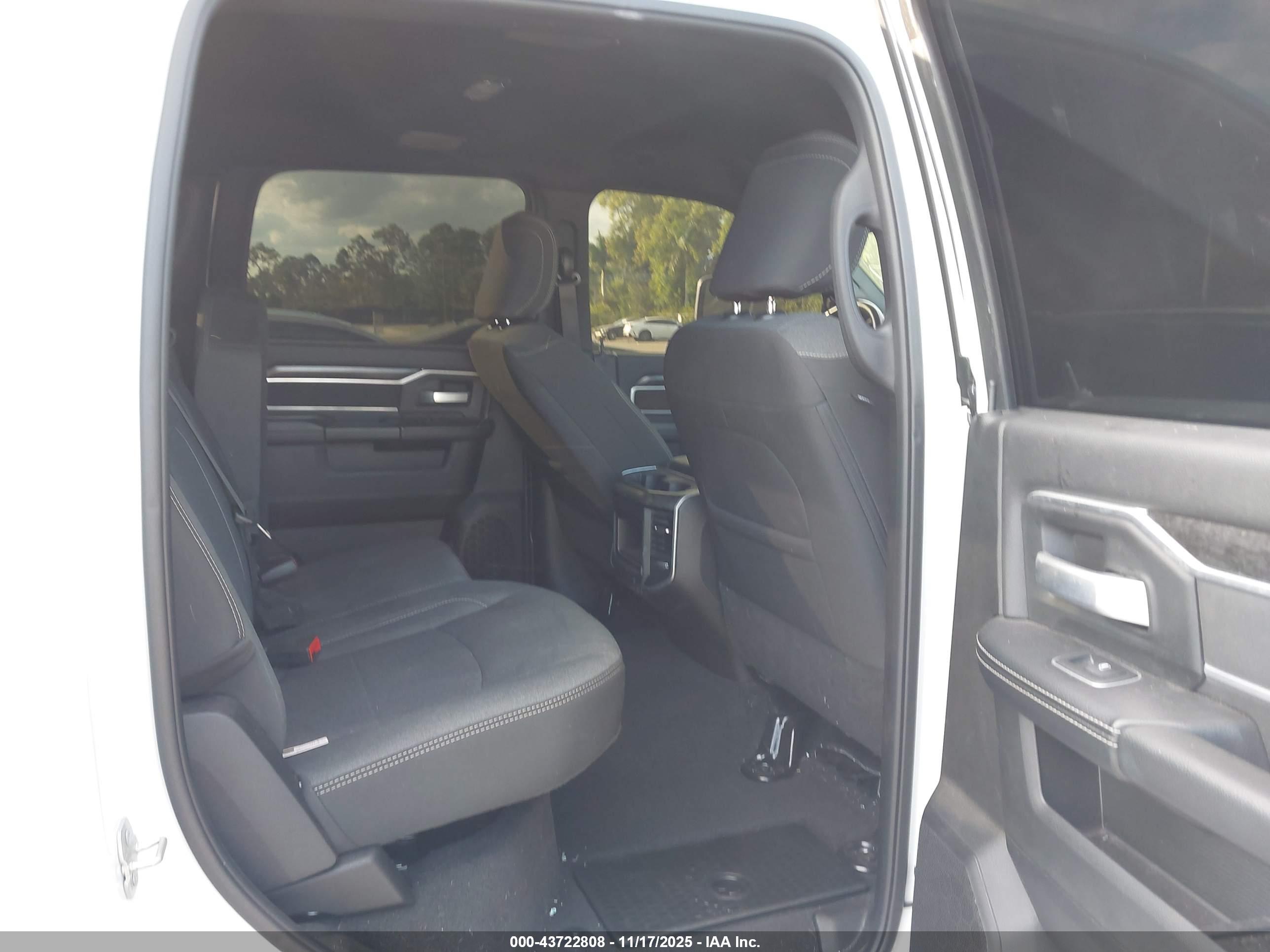 RAM 2500 image 8