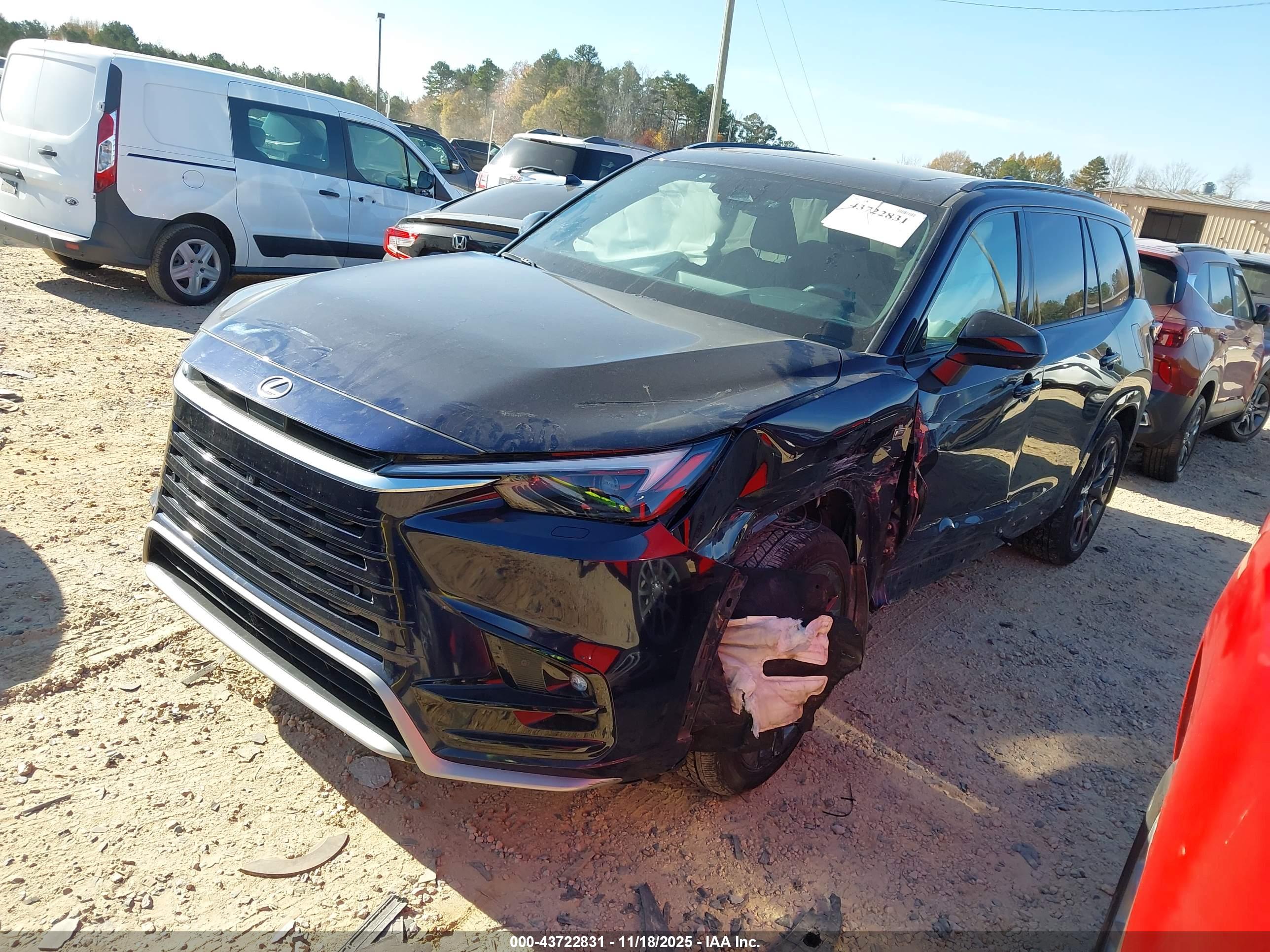 LEXUS TX image 2