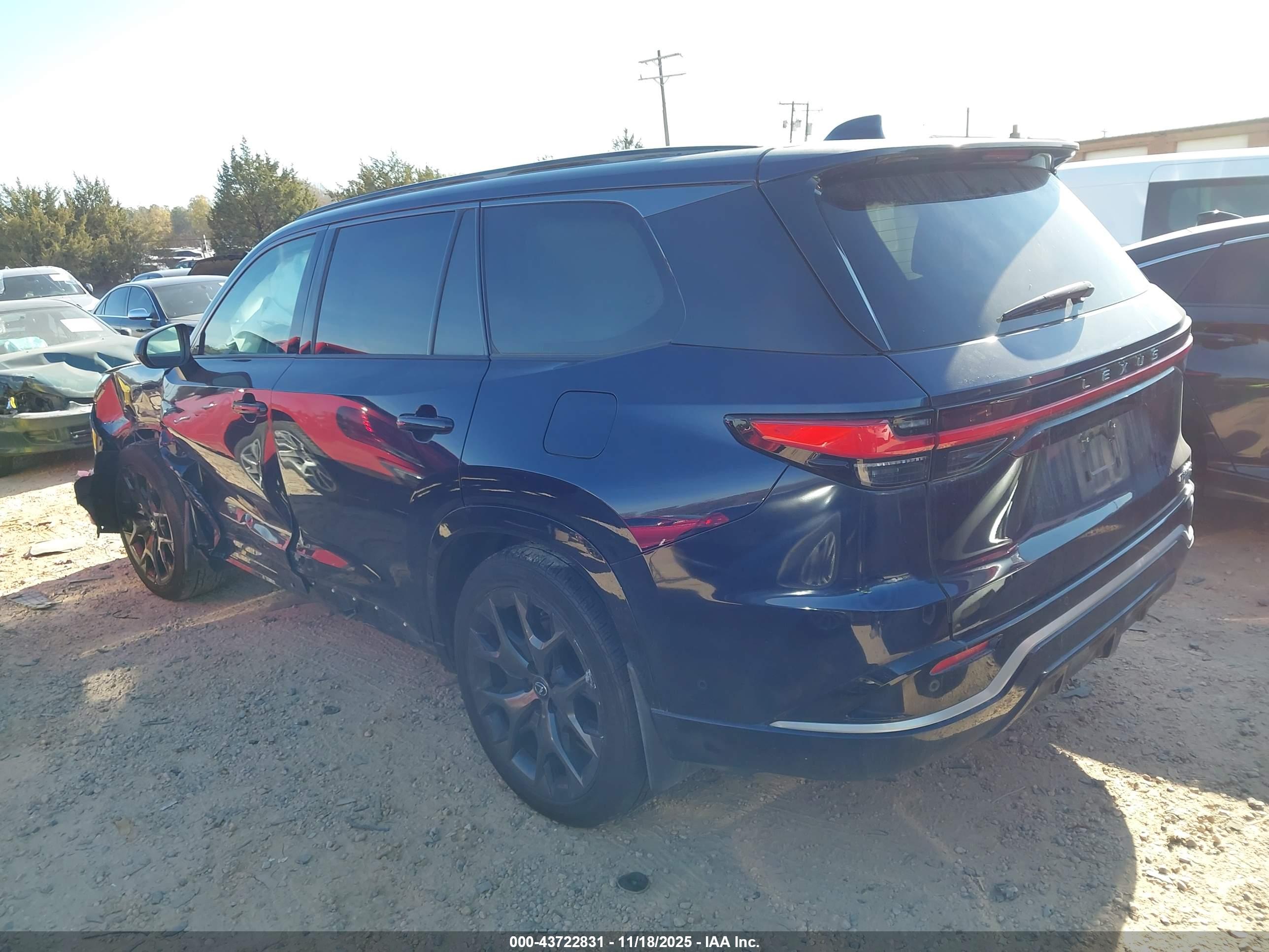 LEXUS TX image 3