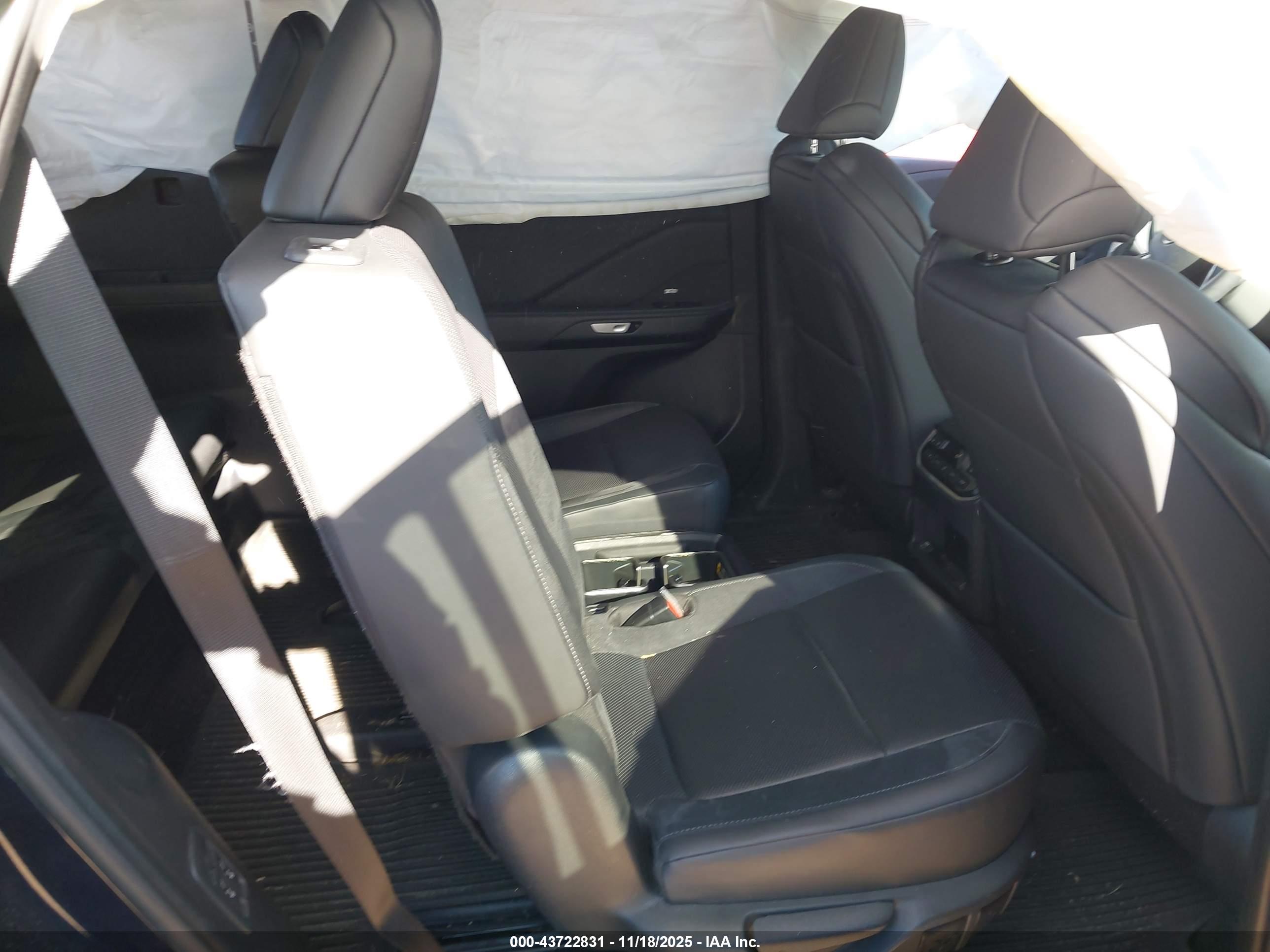 LEXUS TX image 8