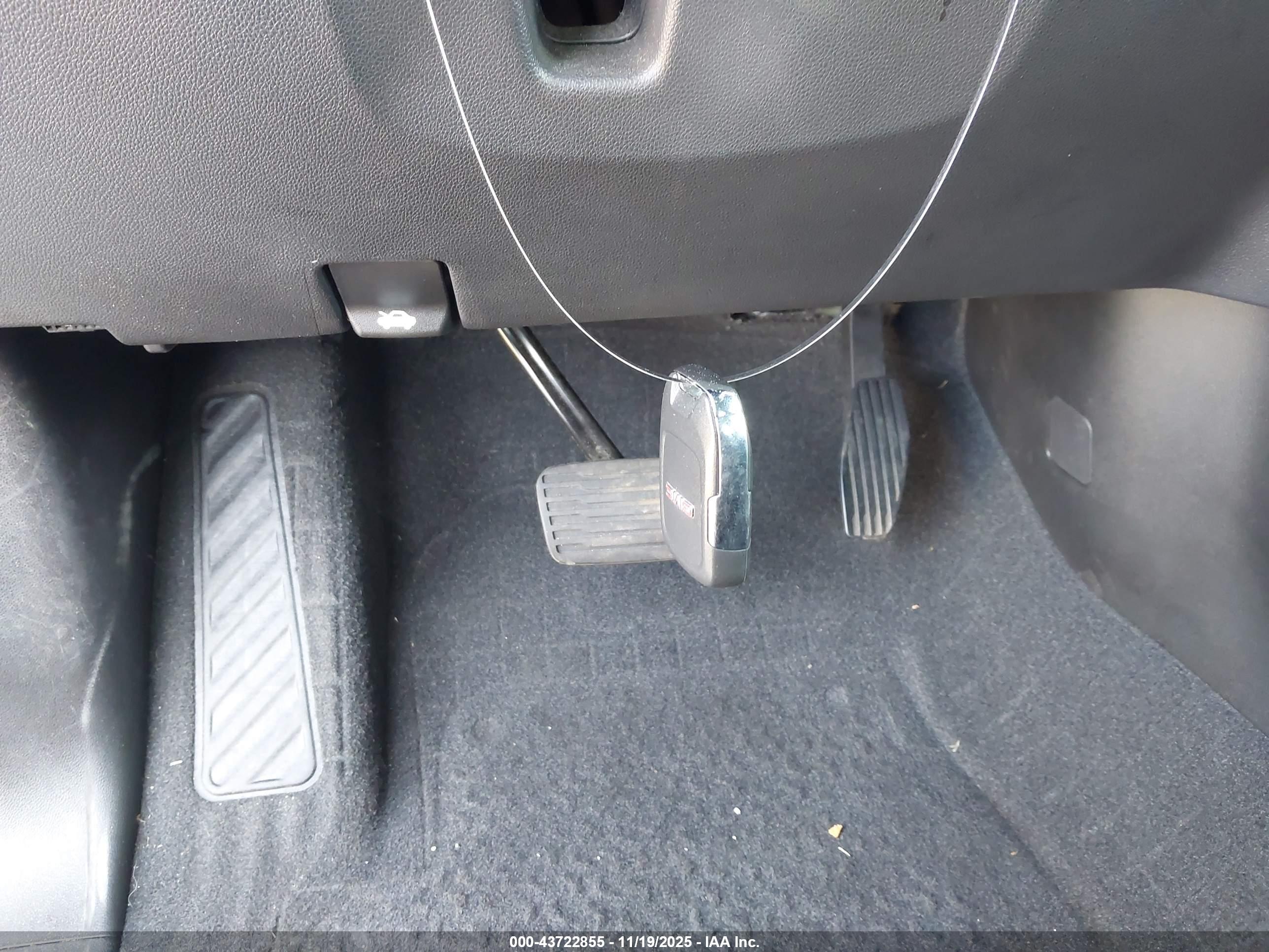 GMC SIERRA image 11