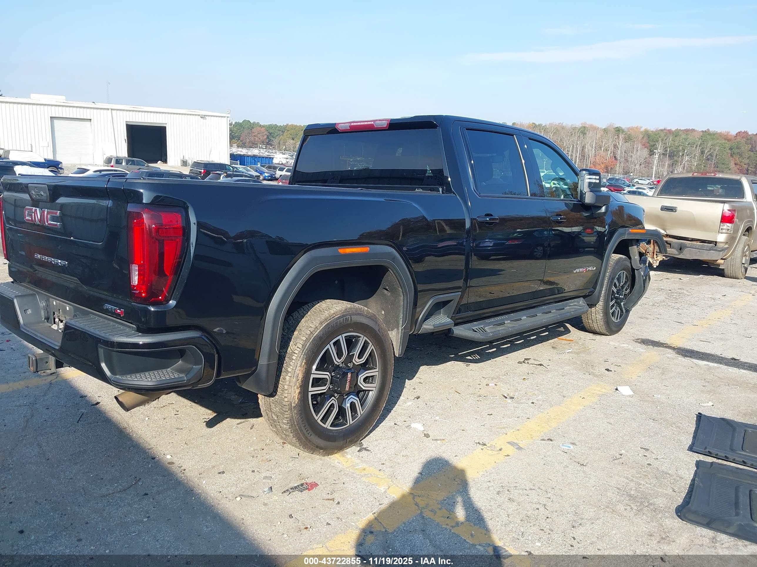 GMC SIERRA image 4