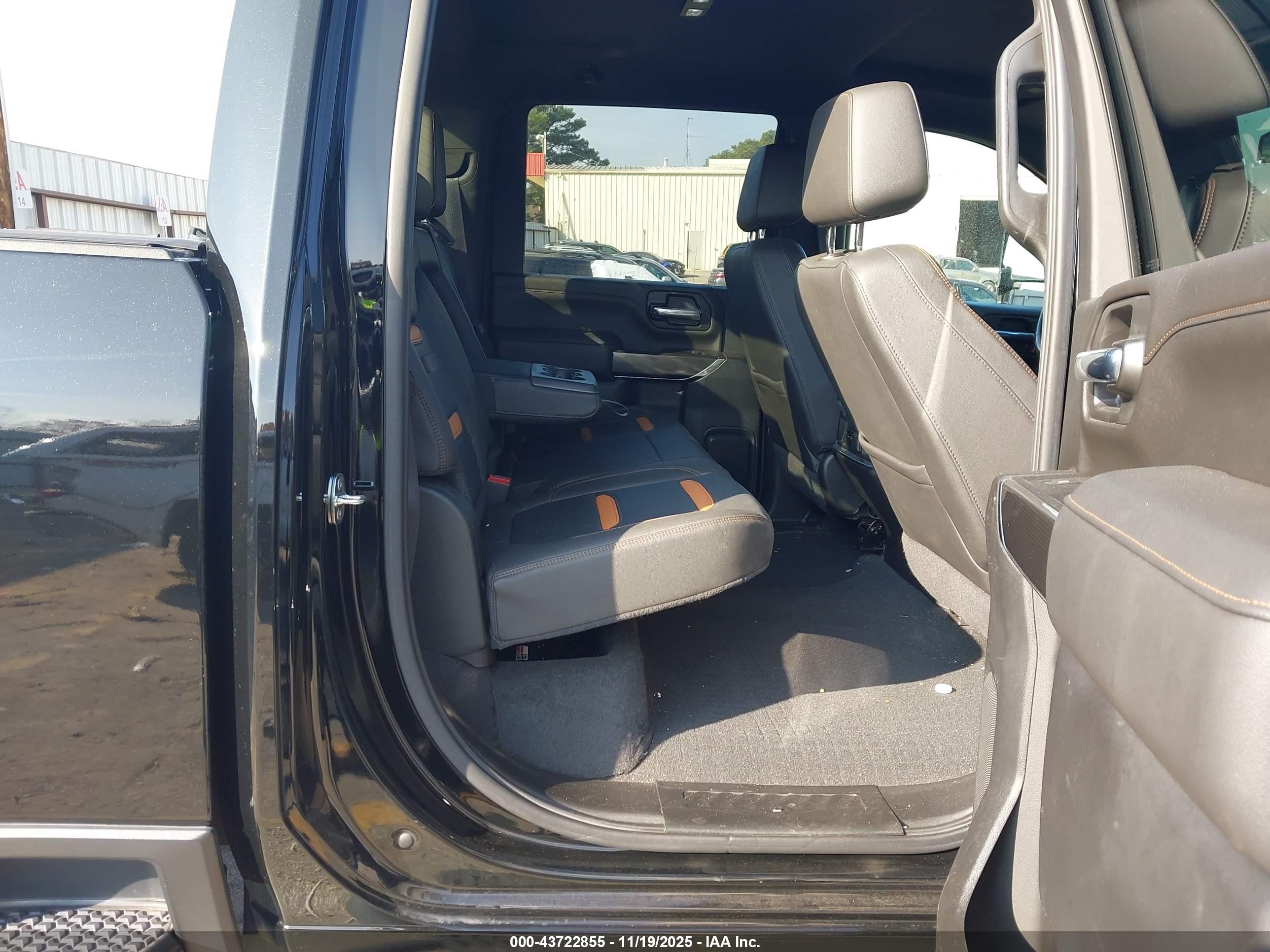 GMC SIERRA image 8