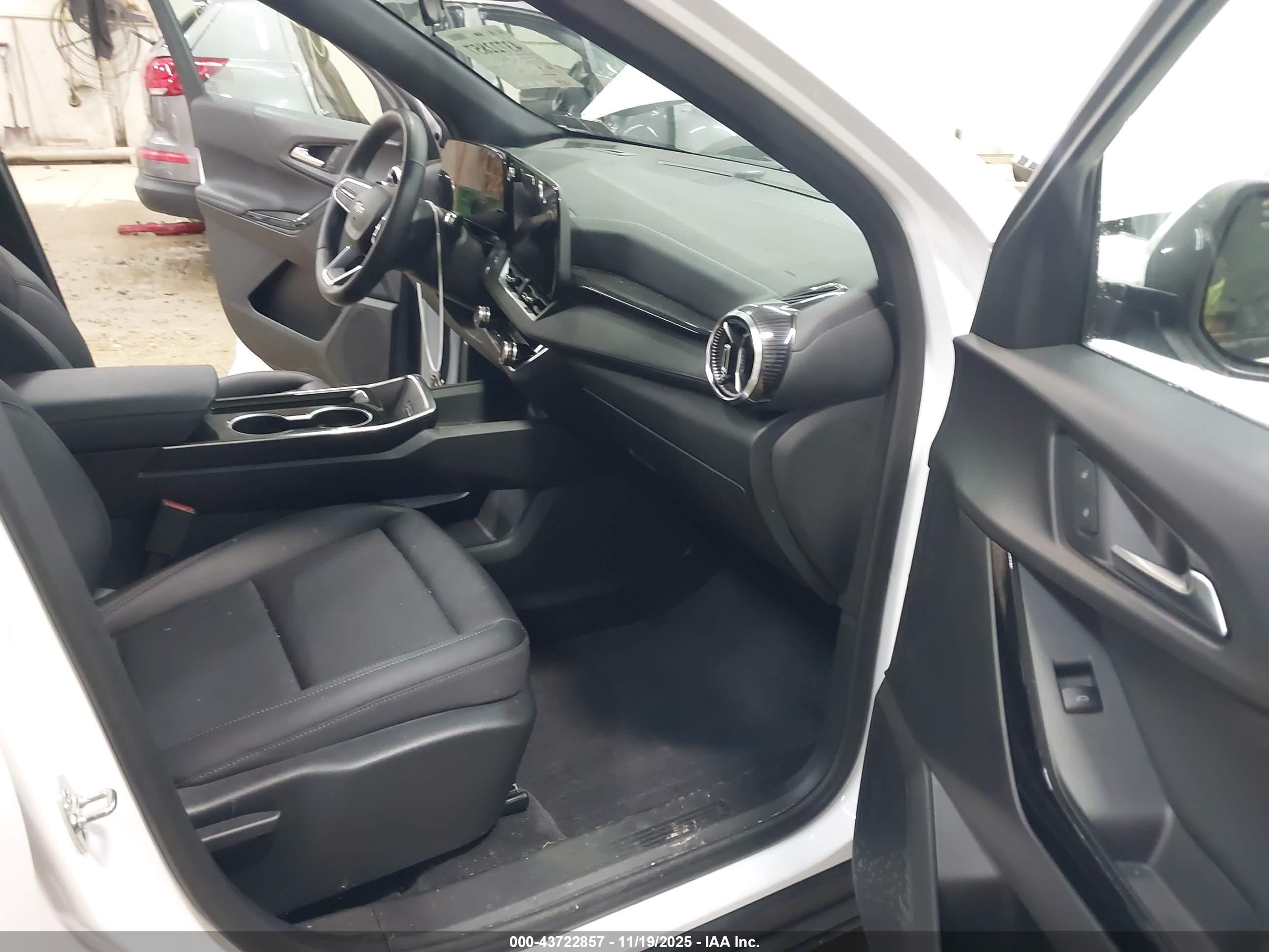 CHEVROLET EQUINOX image 5
