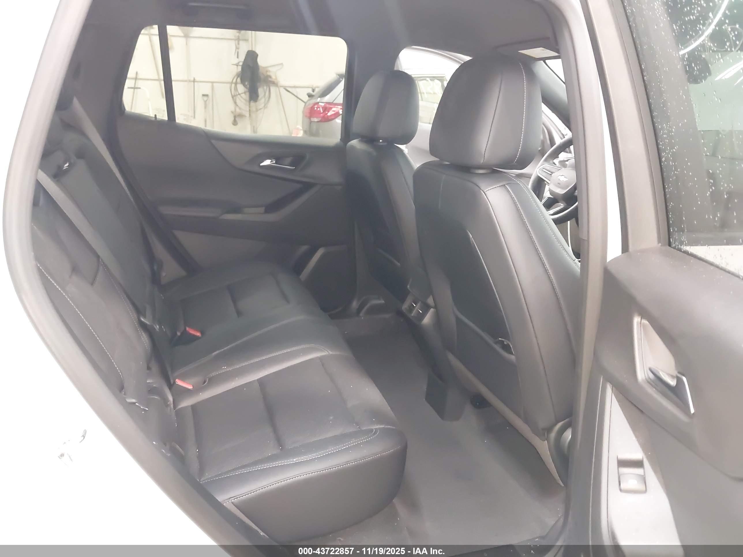 CHEVROLET EQUINOX image 8
