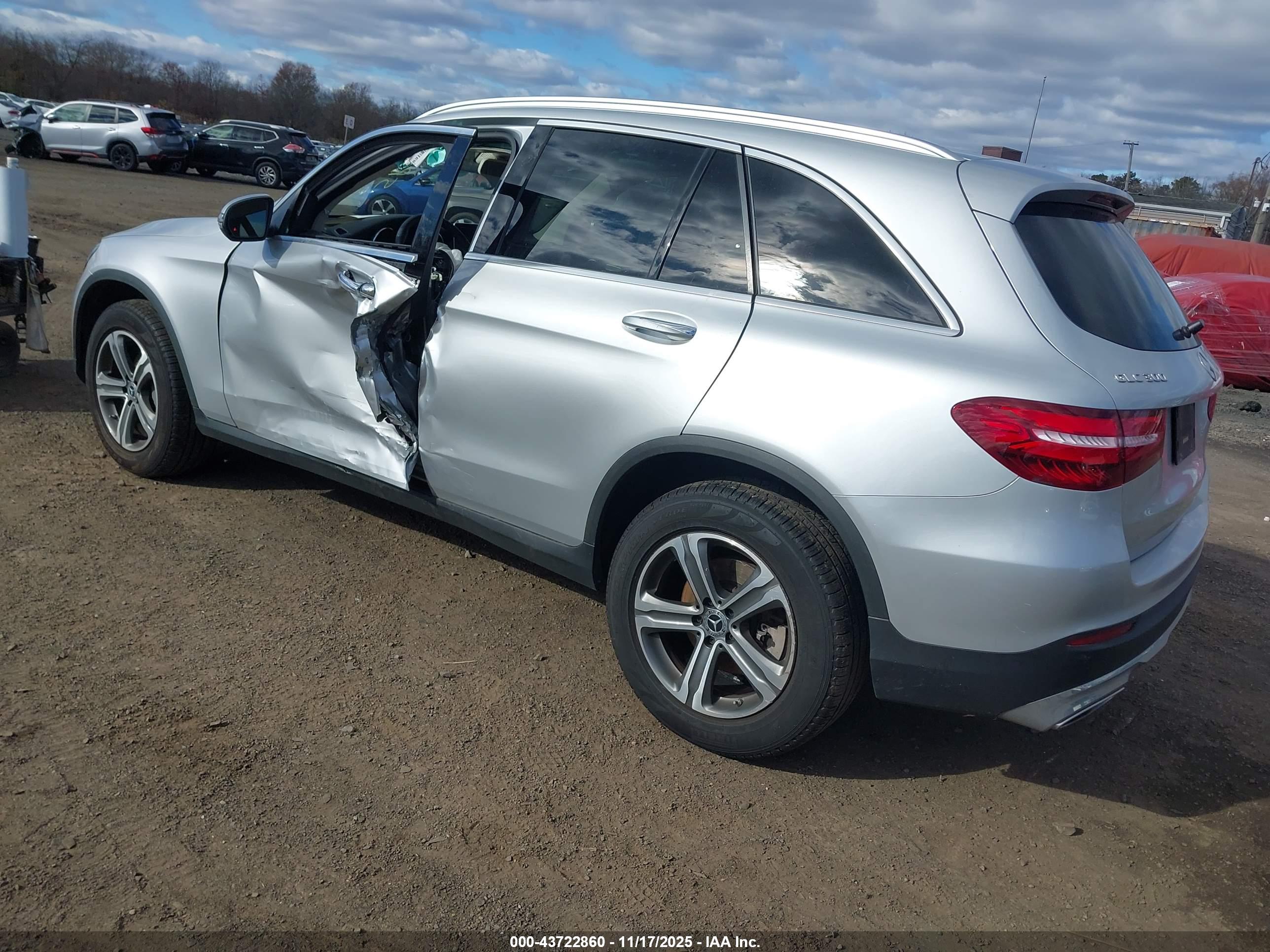 MERCEDES-BENZ GLC image 3
