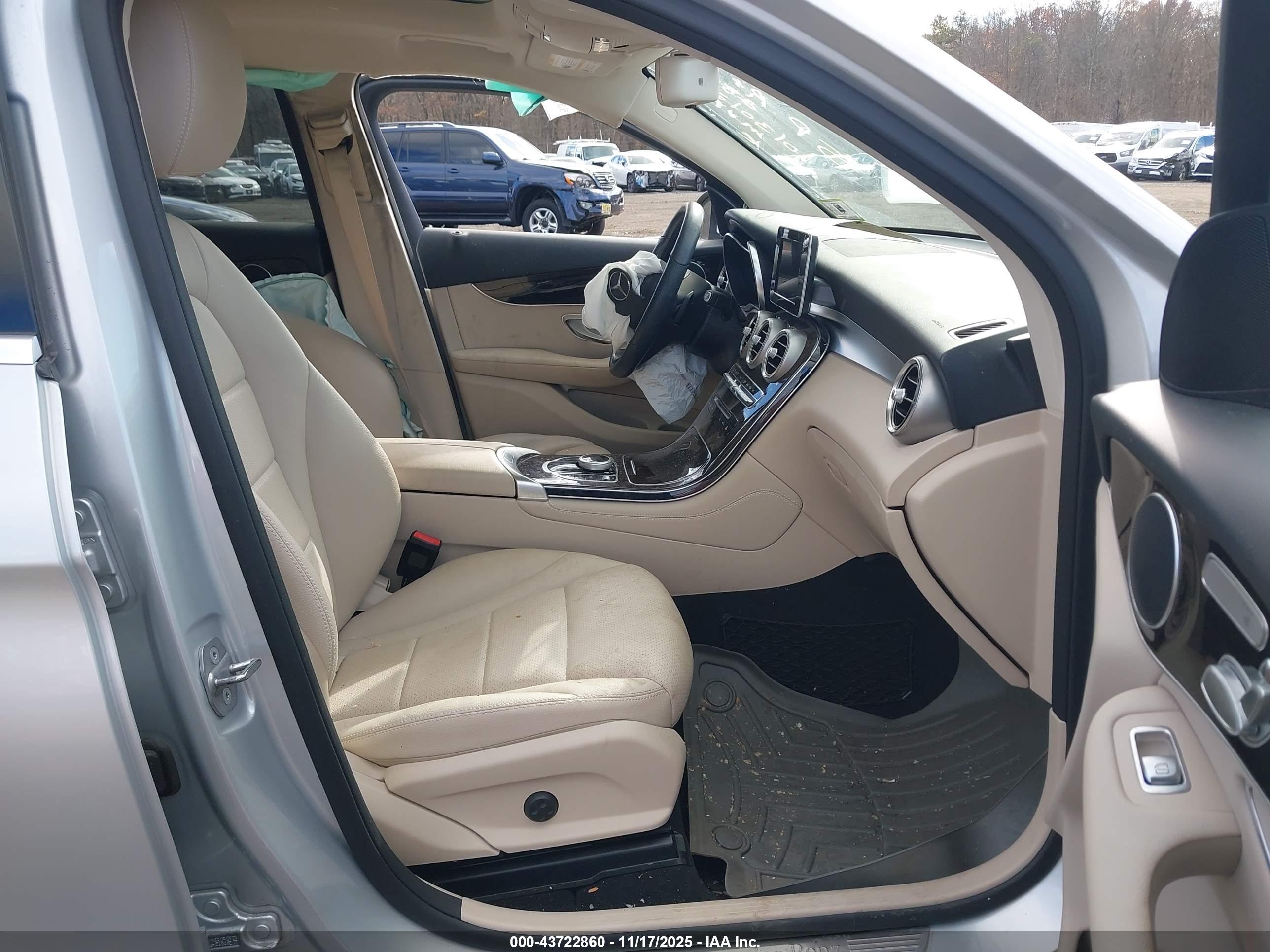MERCEDES-BENZ GLC image 5